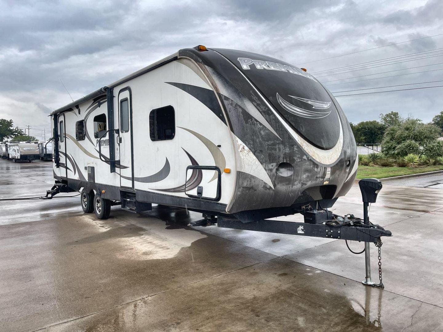 2014 BULLET 30RLPR - (4YDT30R29ED) , Length: 33.75 ft. | Dry Weight: 5,828 lbs. | Gross Weight: 7,600 lbs. | Slides: 1 transmission, located at 4319 N Main Street, Cleburne, TX, 76033, (817) 221-0660, 32.435829, -97.384178 - Photo#23