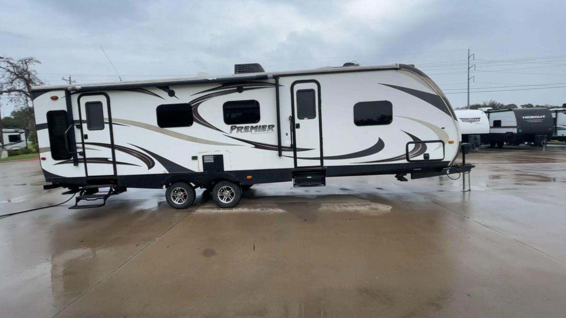 2014 BULLET 30RLPR - (4YDT30R29ED) , Length: 33.75 ft. | Dry Weight: 5,828 lbs. | Gross Weight: 7,600 lbs. | Slides: 1 transmission, located at 4319 N Main Street, Cleburne, TX, 76033, (817) 221-0660, 32.435829, -97.384178 - Photo#2