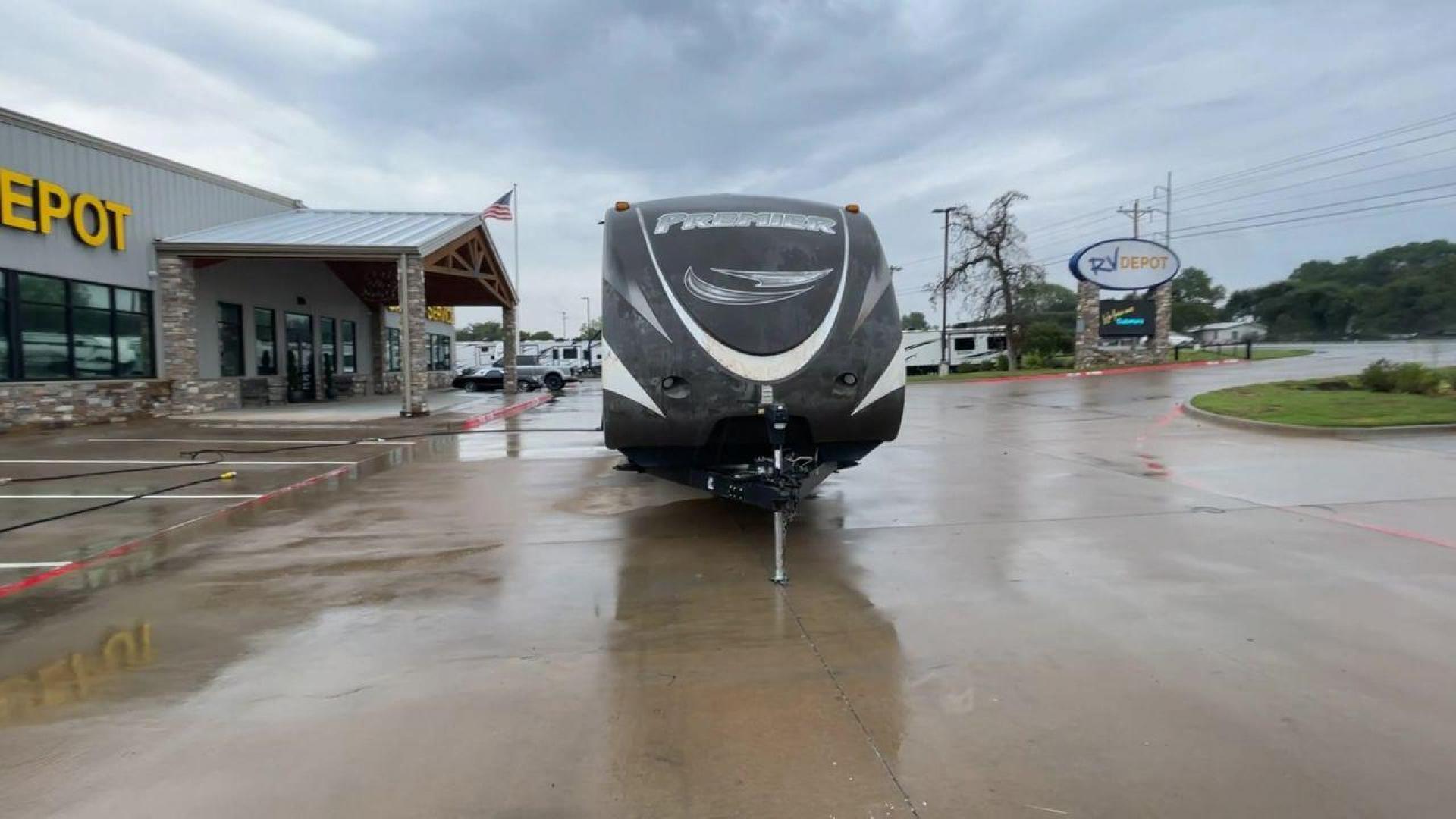 2014 BULLET 30RLPR - (4YDT30R29ED) , Length: 33.75 ft. | Dry Weight: 5,828 lbs. | Gross Weight: 7,600 lbs. | Slides: 1 transmission, located at 4319 N Main Street, Cleburne, TX, 76033, (817) 221-0660, 32.435829, -97.384178 - Photo#4