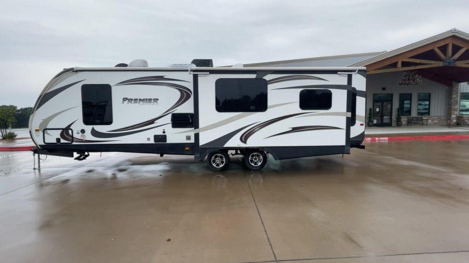 2014 BULLET 30RLPR - (4YDT30R29ED) , Length: 33.75 ft. | Dry Weight: 5,828 lbs. | Gross Weight: 7,600 lbs. | Slides: 1 transmission, located at 4319 N Main Street, Cleburne, TX, 76033, (817) 221-0660, 32.435829, -97.384178 - Photo#6