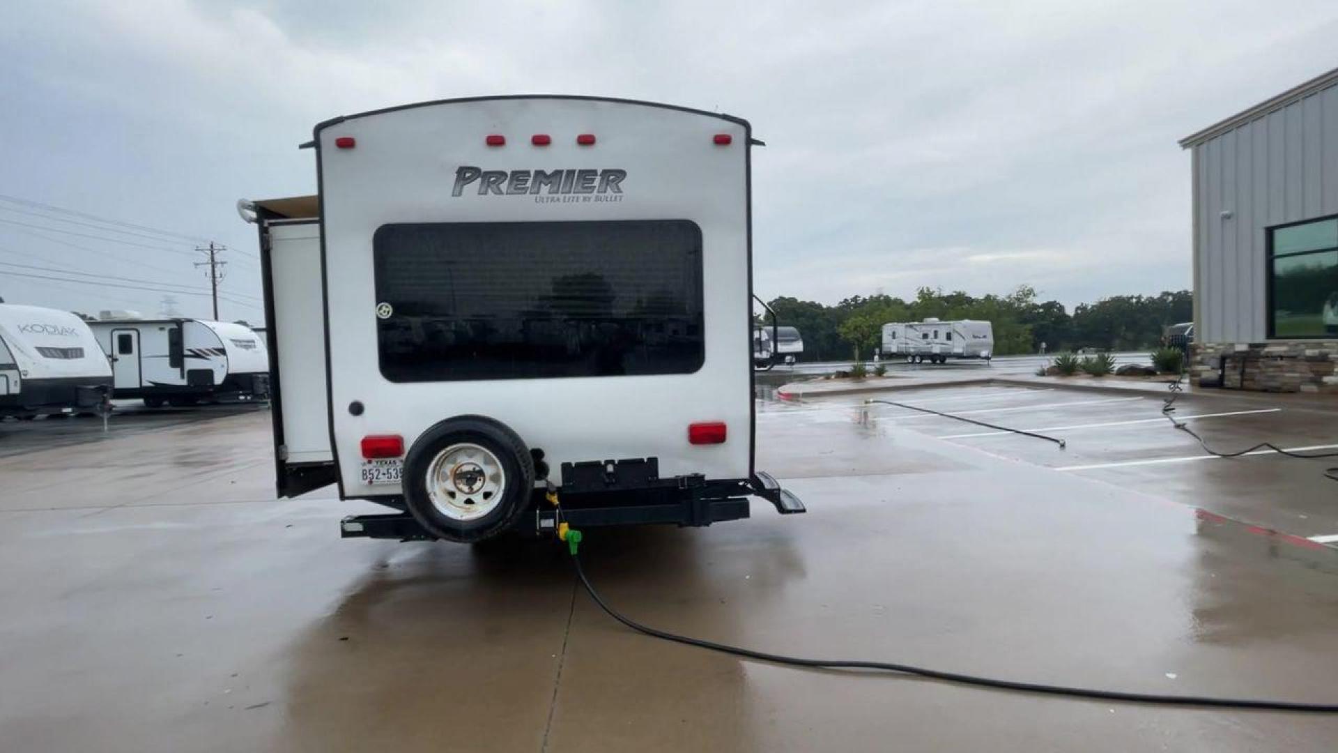 2014 BULLET 30RLPR - (4YDT30R29ED) , Length: 33.75 ft. | Dry Weight: 5,828 lbs. | Gross Weight: 7,600 lbs. | Slides: 1 transmission, located at 4319 N Main Street, Cleburne, TX, 76033, (817) 221-0660, 32.435829, -97.384178 - Photo#8