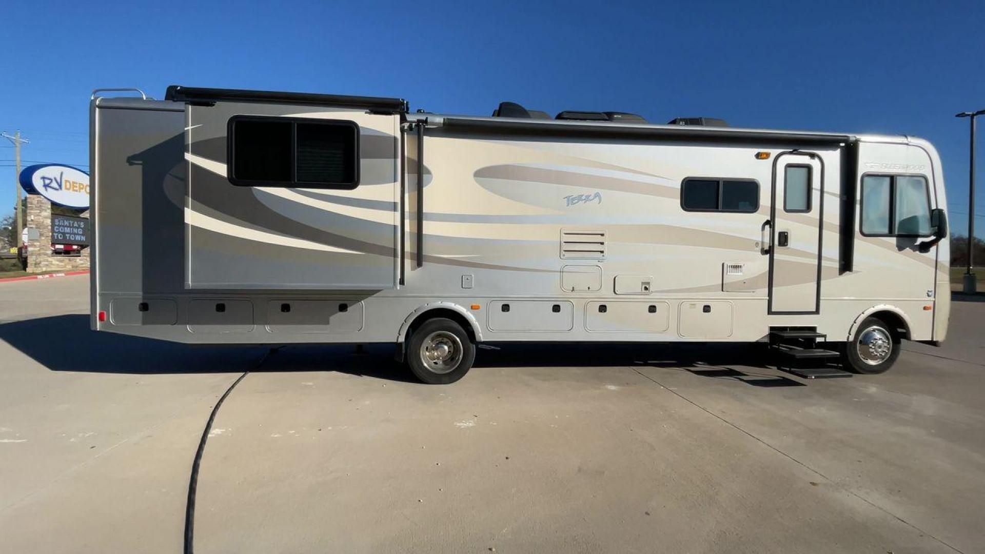 2014 FLEETWOOD TERRA 35K (1F66F5DY0E0) , located at 4319 N Main Street, Cleburne, TX, 76033, (817) 221-0660, 32.435829, -97.384178 - Photo#2