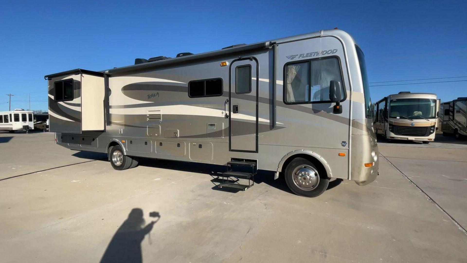 2014 FLEETWOOD TERRA 35K (1F66F5DY0E0) , located at 4319 N Main Street, Cleburne, TX, 76033, (817) 221-0660, 32.435829, -97.384178 - Photo#3