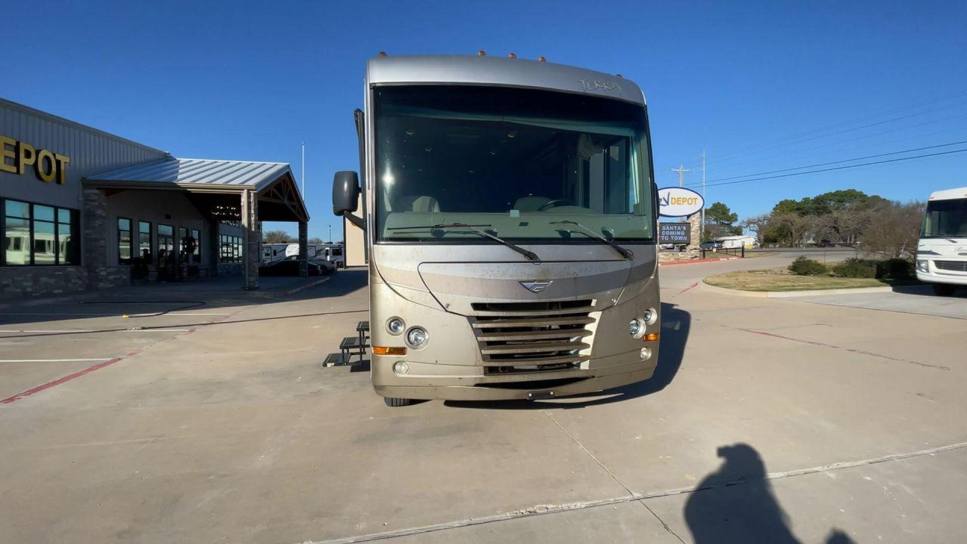 2014 FLEETWOOD TERRA 35K (1F66F5DY0E0) , located at 4319 N Main Street, Cleburne, TX, 76033, (817) 221-0660, 32.435829, -97.384178 - Photo#4