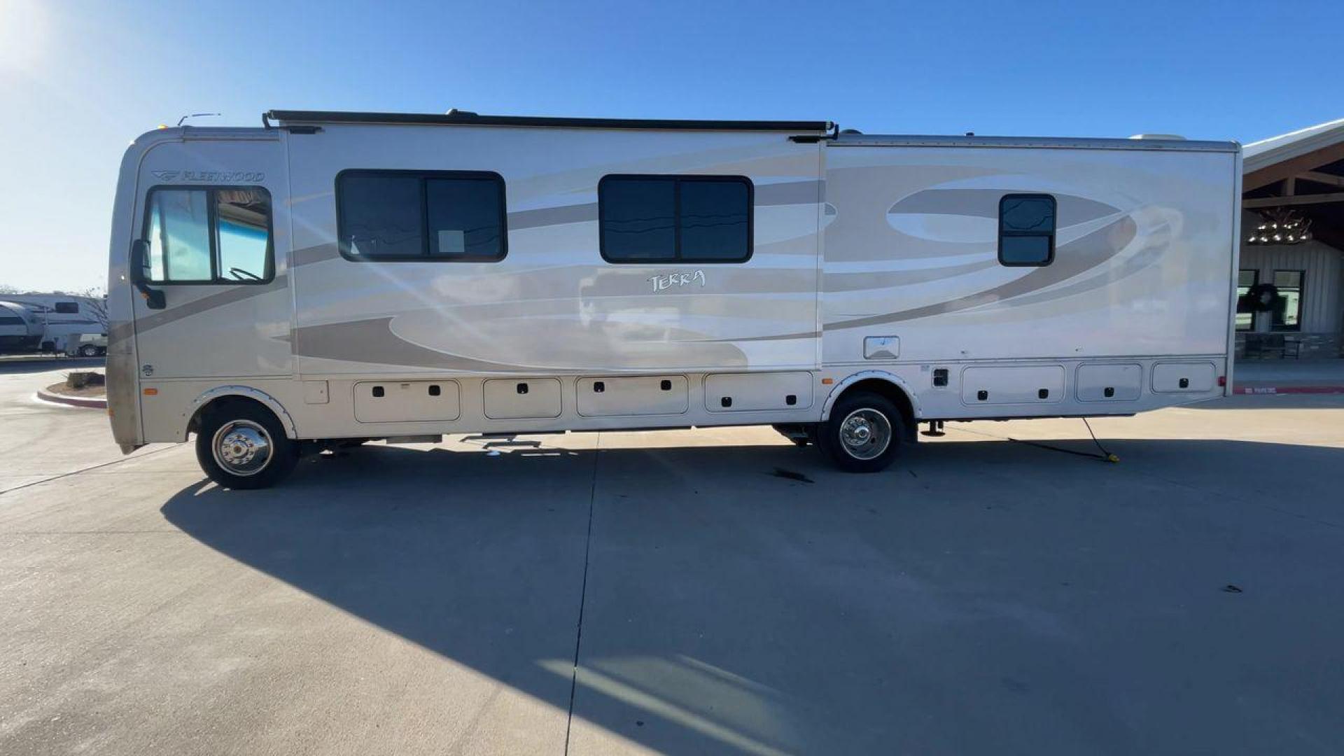 2014 FLEETWOOD TERRA 35K (1F66F5DY0E0) , located at 4319 N Main Street, Cleburne, TX, 76033, (817) 221-0660, 32.435829, -97.384178 - Photo#6