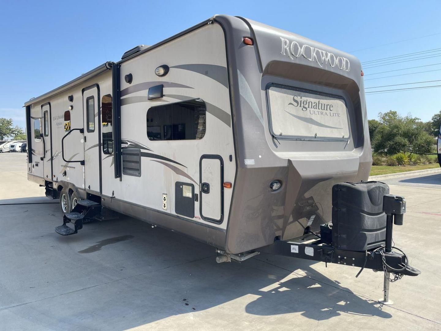 2014 WHITE FOREST RIVER ROCKWOOD 8315BBS (4X4TRLG29E1) , Length: 34.75 ft. | Dry Weight: 6,843 lbs.| Slides: 2 transmission, located at 4319 N Main Street, Cleburne, TX, 76033, (817) 221-0660, 32.435829, -97.384178 - Are you looking for a camper to accommodate the whole family and invite a few of your friends? Then the 2014 Forest River Rockwood 8315BBS travel trailer is an ideal pick for you! This camper measures just 34.75 ft in length, 8 ft in width, 9.83 ft in height, and 6.67 ft in interior height. It has a - Photo#22