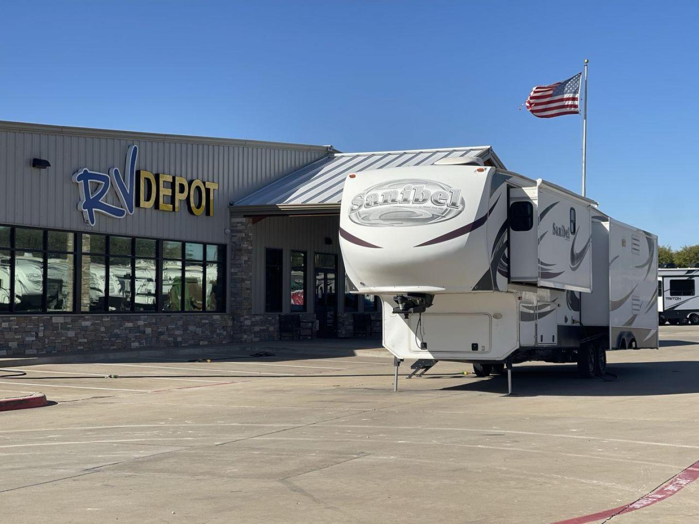 2014 WHITE FOREST RIVER SANIBEL 3600 (5ZT3SN1B8EG) , Length: 40.17 ft. | Dry Weight: 12,640 lbs. | Slides: 3 transmission, located at 4319 N Main Street, Cleburne, TX, 76033, (817) 221-0660, 32.435829, -97.384178 - The 2014 Forest River Sanibel 3600 is a dual-axle aluminum wheel set-up measuring 40.17 ft. in length. It has a dry weight of 12,640 lbs. with a payload capacity of 2,801 lbs. It is made of aluminum and fiberglass. It comes equipped with 3 power-retractable slides and a whole 18-foot power-retractab - Photo#0