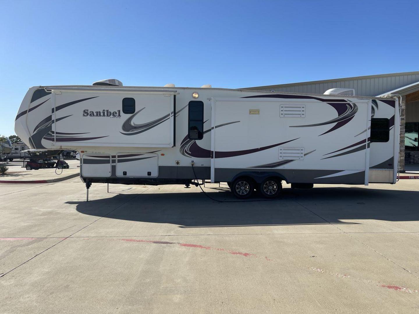 2014 WHITE FOREST RIVER SANIBEL 3600 (5ZT3SN1B8EG) , Length: 40.17 ft. | Dry Weight: 12,640 lbs. | Slides: 3 transmission, located at 4319 N Main Street, Cleburne, TX, 76033, (817) 221-0660, 32.435829, -97.384178 - The 2014 Forest River Sanibel 3600 is a dual-axle aluminum wheel set-up measuring 40.17 ft. in length. It has a dry weight of 12,640 lbs. with a payload capacity of 2,801 lbs. It is made of aluminum and fiberglass. It comes equipped with 3 power-retractable slides and a whole 18-foot power-retractab - Photo#23