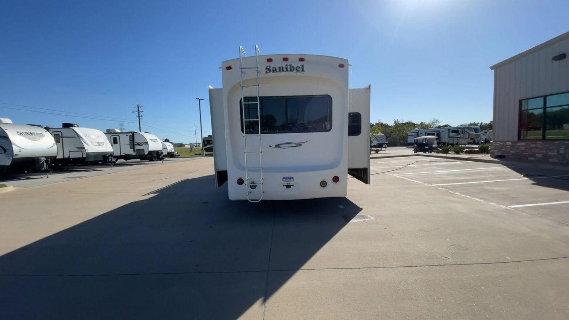 2014 WHITE FOREST RIVER SANIBEL 3600 (5ZT3SN1B8EG) , Length: 40.17 ft. | Dry Weight: 12,640 lbs. | Slides: 3 transmission, located at 4319 N Main Street, Cleburne, TX, 76033, (817) 221-0660, 32.435829, -97.384178 - The 2014 Forest River Sanibel 3600 is a dual-axle aluminum wheel set-up measuring 40.17 ft. in length. It has a dry weight of 12,640 lbs. with a payload capacity of 2,801 lbs. It is made of aluminum and fiberglass. It comes equipped with 3 power-retractable slides and a whole 18-foot power-retractab - Photo#8