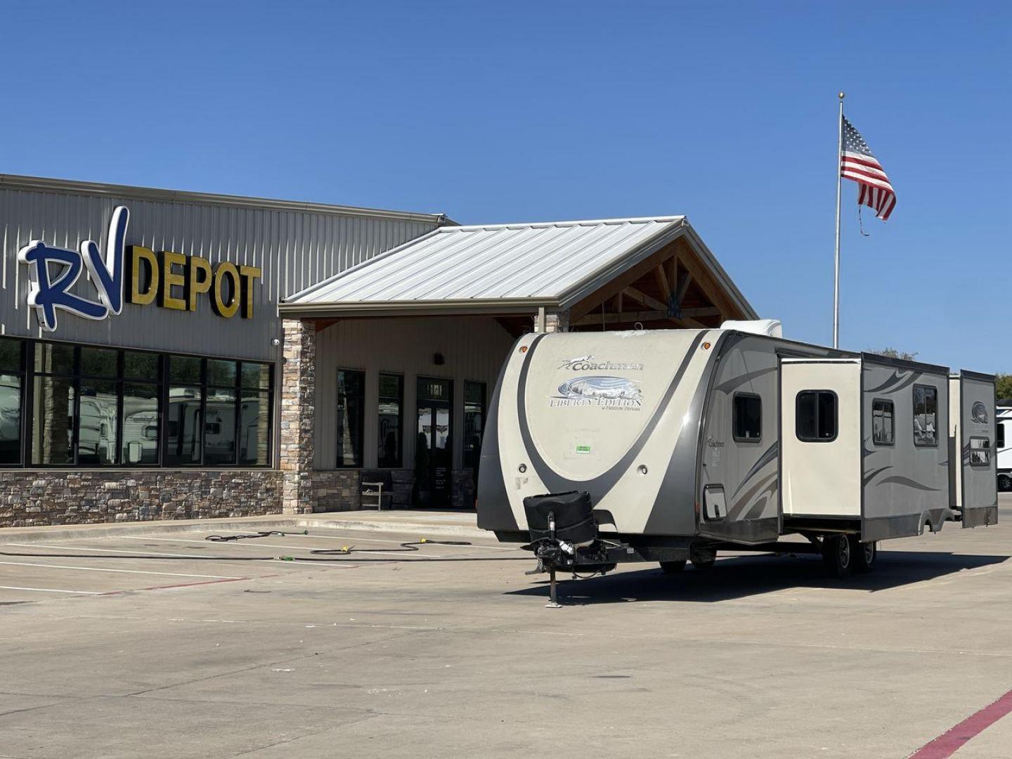 2014 TAN FREEDOM EXPRESS 310BHDS - (5ZT2FEWB0EA) , Length: 35.58 ft | Dry Weight: 6,597 lbs | Slides: 2 transmission, located at 4319 N Main Street, Cleburne, TX, 76033, (817) 221-0660, 32.435829, -97.384178 - The 2014 Freedom Express 310BHDS Travel Trailer is ready to take you on a trip through the great outdoors in style. This large and flexible trailer is great for your next adventure because it has plenty of room for the whole family and is comfortable and easy to use. The Freedom Express is 35.58 fee - Photo#0