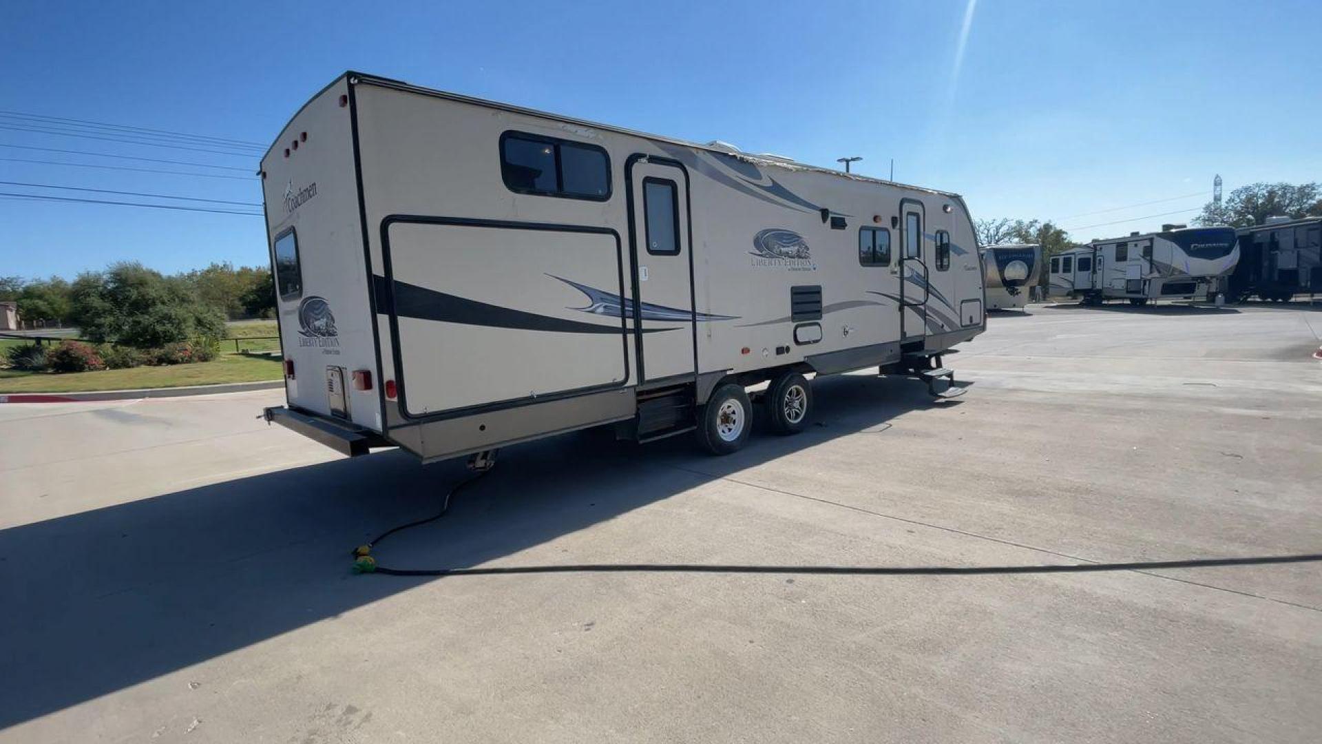 2014 TAN FREEDOM EXPRESS 310BHDS - (5ZT2FEWB0EA) , Length: 35.58 ft | Dry Weight: 6,597 lbs | Slides: 2 transmission, located at 4319 N Main Street, Cleburne, TX, 76033, (817) 221-0660, 32.435829, -97.384178 - The 2014 Freedom Express 310BHDS Travel Trailer is ready to take you on a trip through the great outdoors in style. This large and flexible trailer is great for your next adventure because it has plenty of room for the whole family and is comfortable and easy to use. The Freedom Express is 35.58 fee - Photo#1