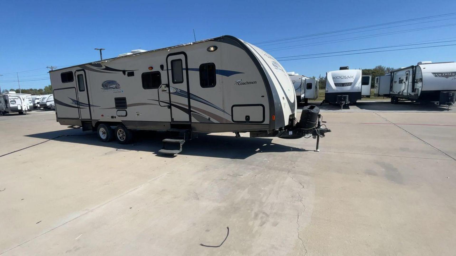 2014 TAN FREEDOM EXPRESS 310BHDS - (5ZT2FEWB0EA) , Length: 35.58 ft | Dry Weight: 6,597 lbs | Slides: 2 transmission, located at 4319 N Main Street, Cleburne, TX, 76033, (817) 221-0660, 32.435829, -97.384178 - The 2014 Freedom Express 310BHDS Travel Trailer is ready to take you on a trip through the great outdoors in style. This large and flexible trailer is great for your next adventure because it has plenty of room for the whole family and is comfortable and easy to use. The Freedom Express is 35.58 fee - Photo#3