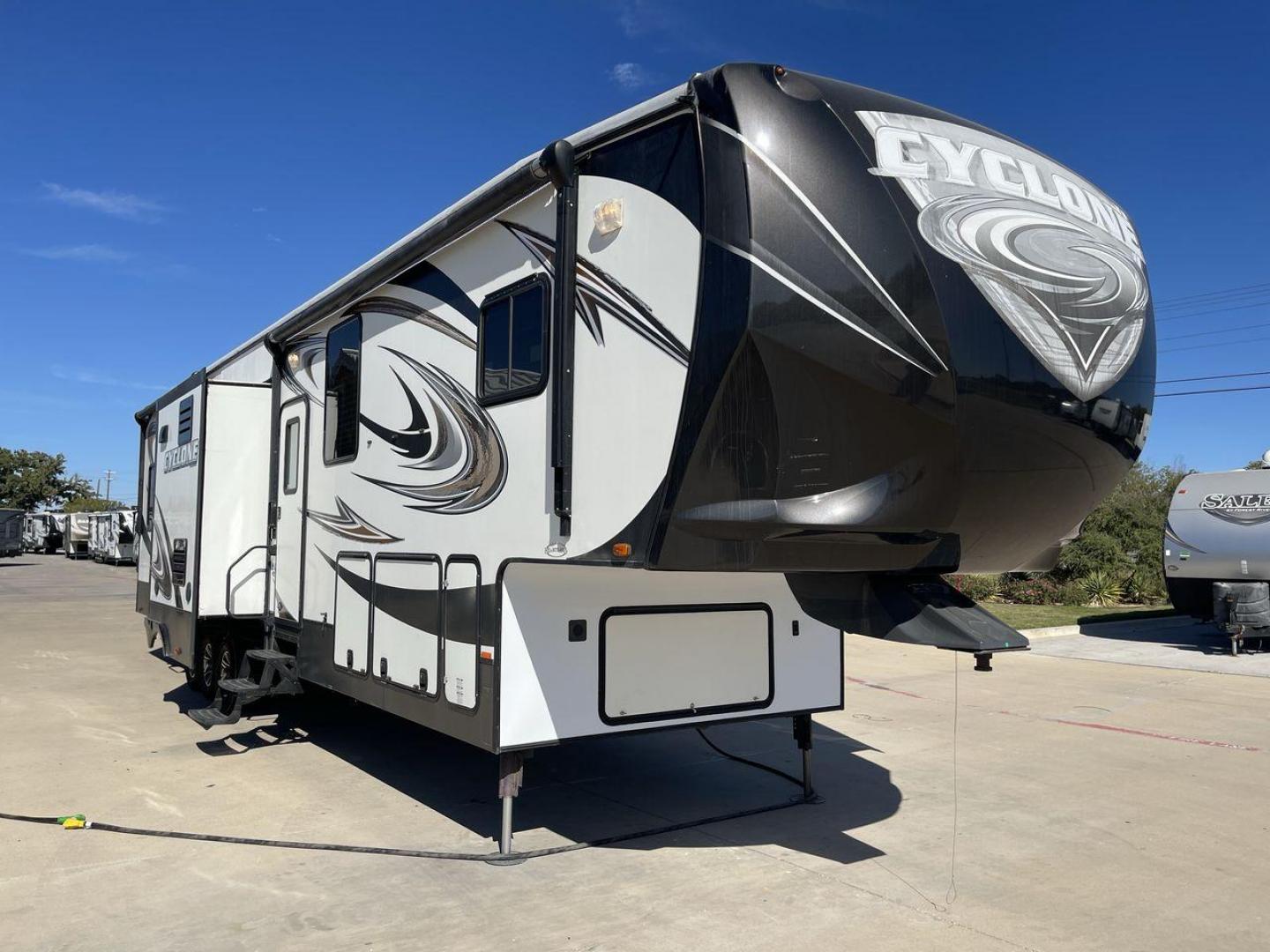 2014 HEARTLAND CYCLONE 4100 (5SFCG4330EE) , Length: 43.7 ft. | Dry Weight: 14,595 lbs. | Gross Weight: 18,000 lbs. | Slides: 3 transmission, located at 4319 N Main Street, Cleburne, TX, 76033, (817) 221-0660, 32.435829, -97.384178 - Photo#22