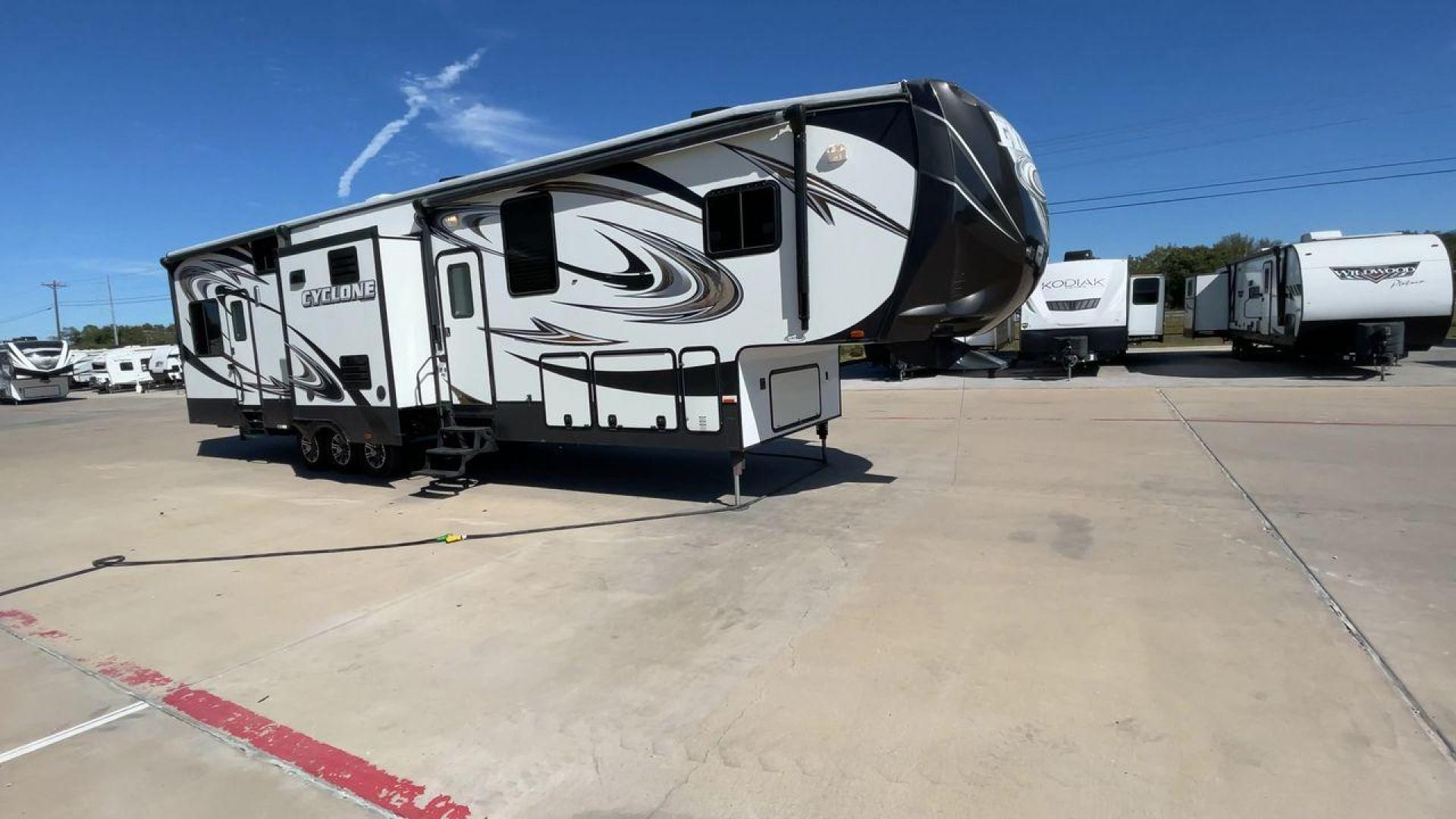 2014 HEARTLAND CYCLONE 4100 (5SFCG4330EE) , Length: 43.7 ft. | Dry Weight: 14,595 lbs. | Gross Weight: 18,000 lbs. | Slides: 3 transmission, located at 4319 N Main Street, Cleburne, TX, 76033, (817) 221-0660, 32.435829, -97.384178 - Photo#3