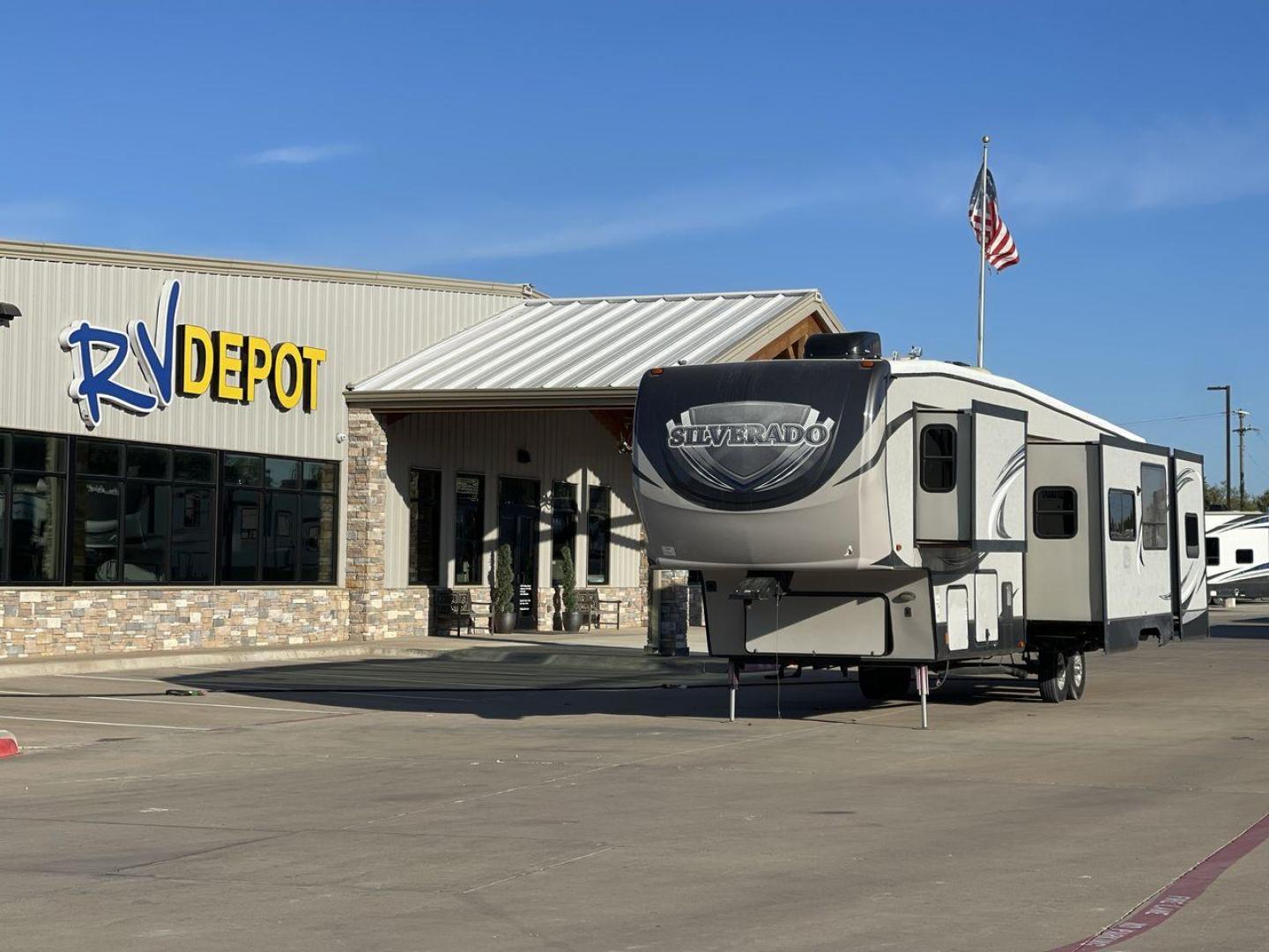 2014 HEARTLAND SILVERADO 37QB (5SFBG412XEE) , Length: 41.6 ft. | Dry Weight: 11,660 lbs. | Gross Weight: 15,000 lbs. | Slides: 4 transmission, located at 4319 N Main Street, Cleburne, TX, 76033, (817) 221-0660, 32.435829, -97.384178 - The 2014 Heartland Silverado 37QB fifth-wheel camper stands out with its spacious design and modern aesthetic. Measuring 41.6 feet in length, this unit has a dry weight of 11,660 lbs and a gross weight of 15,000 lbs, making it a substantial yet manageable choice for extended trips or full-time livin - Photo#0