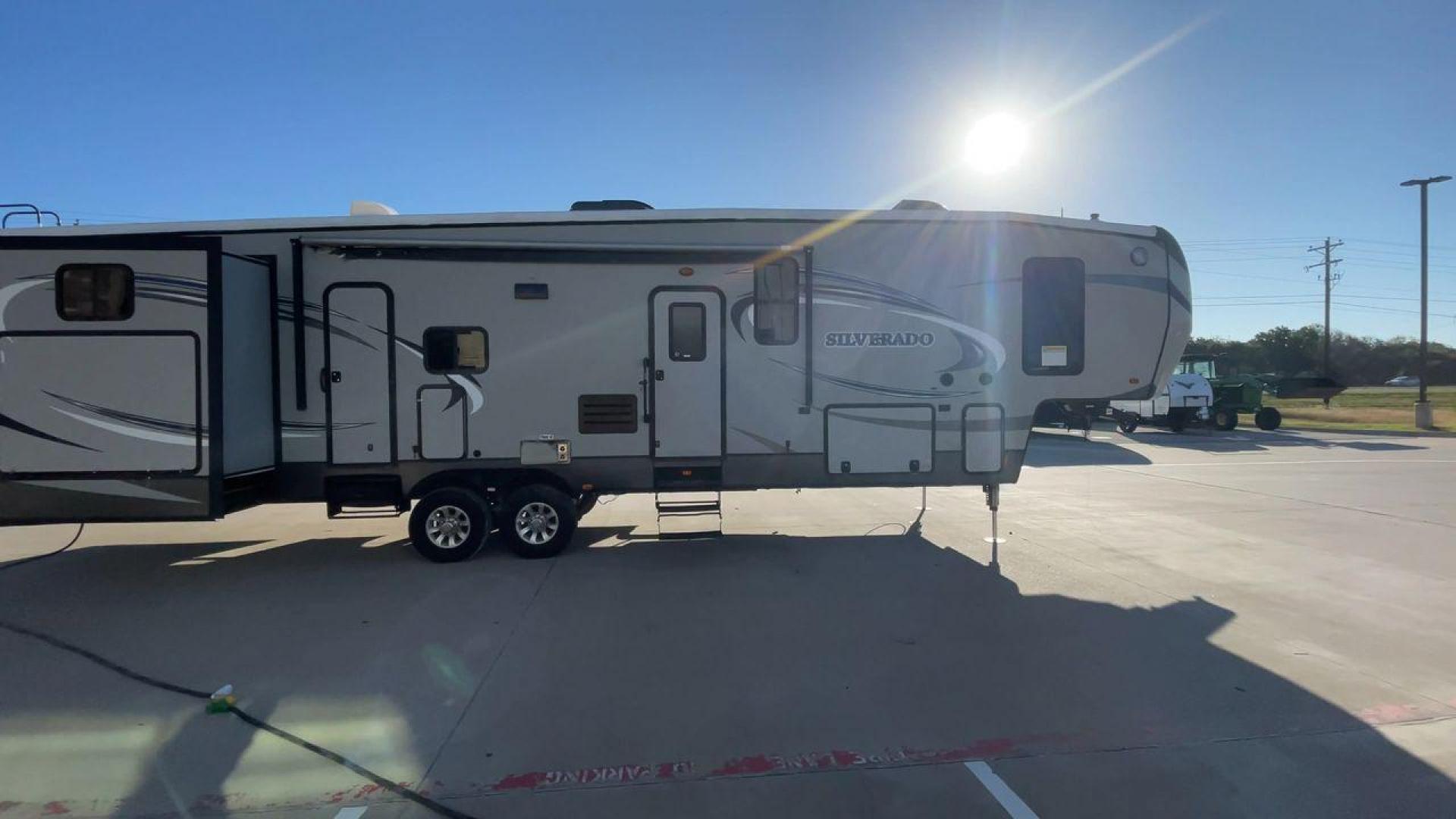 2014 HEARTLAND SILVERADO 37QB (5SFBG412XEE) , Length: 41.6 ft. | Dry Weight: 11,660 lbs. | Gross Weight: 15,000 lbs. | Slides: 4 transmission, located at 4319 N Main Street, Cleburne, TX, 76033, (817) 221-0660, 32.435829, -97.384178 - The 2014 Heartland Silverado 37QB fifth-wheel camper stands out with its spacious design and modern aesthetic. Measuring 41.6 feet in length, this unit has a dry weight of 11,660 lbs and a gross weight of 15,000 lbs, making it a substantial yet manageable choice for extended trips or full-time livin - Photo#2