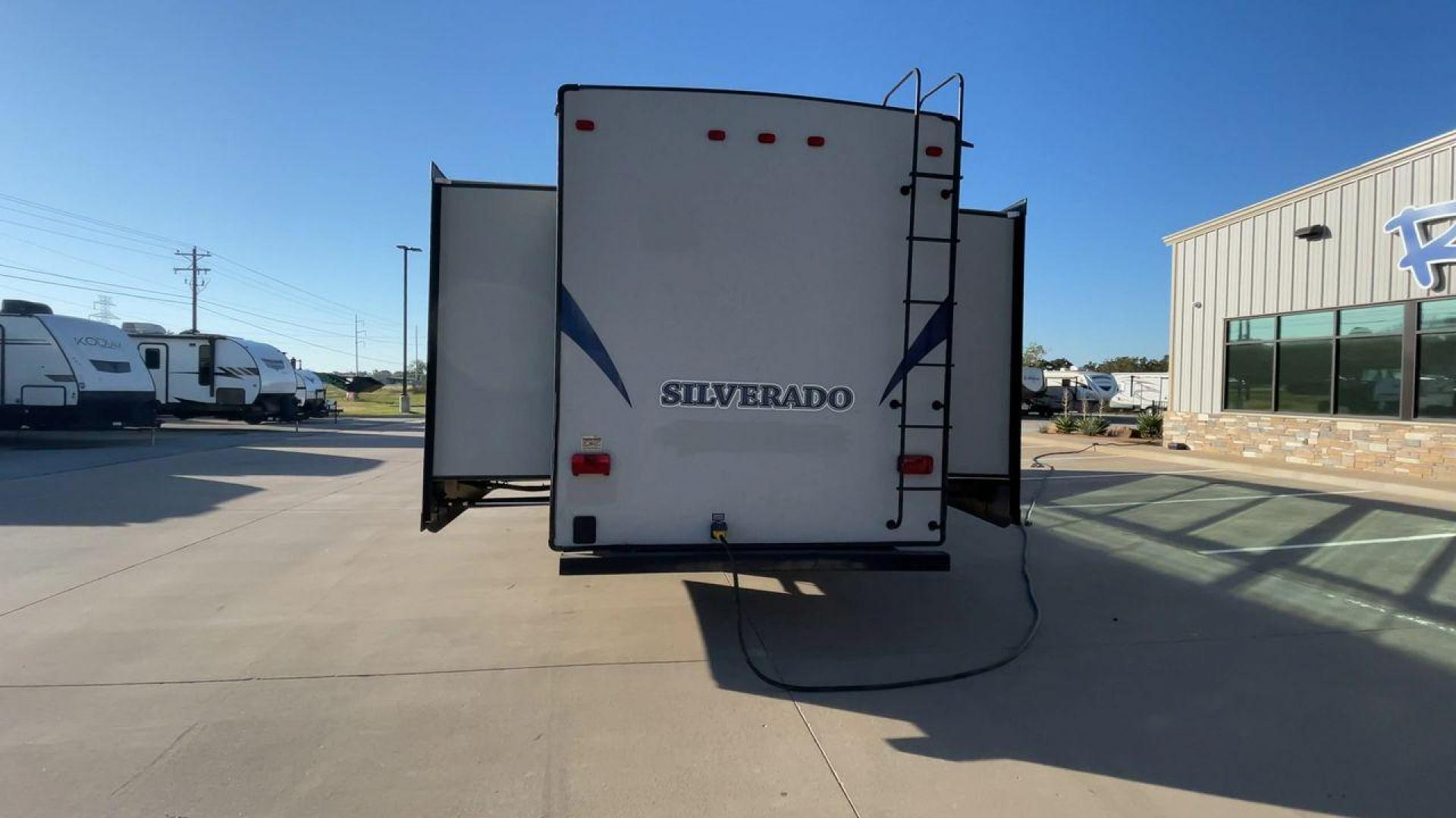 2014 HEARTLAND SILVERADO 37QB (5SFBG412XEE) , Length: 41.6 ft. | Dry Weight: 11,660 lbs. | Gross Weight: 15,000 lbs. | Slides: 4 transmission, located at 4319 N Main Street, Cleburne, TX, 76033, (817) 221-0660, 32.435829, -97.384178 - The 2014 Heartland Silverado 37QB fifth-wheel camper stands out with its spacious design and modern aesthetic. Measuring 41.6 feet in length, this unit has a dry weight of 11,660 lbs and a gross weight of 15,000 lbs, making it a substantial yet manageable choice for extended trips or full-time livin - Photo#8