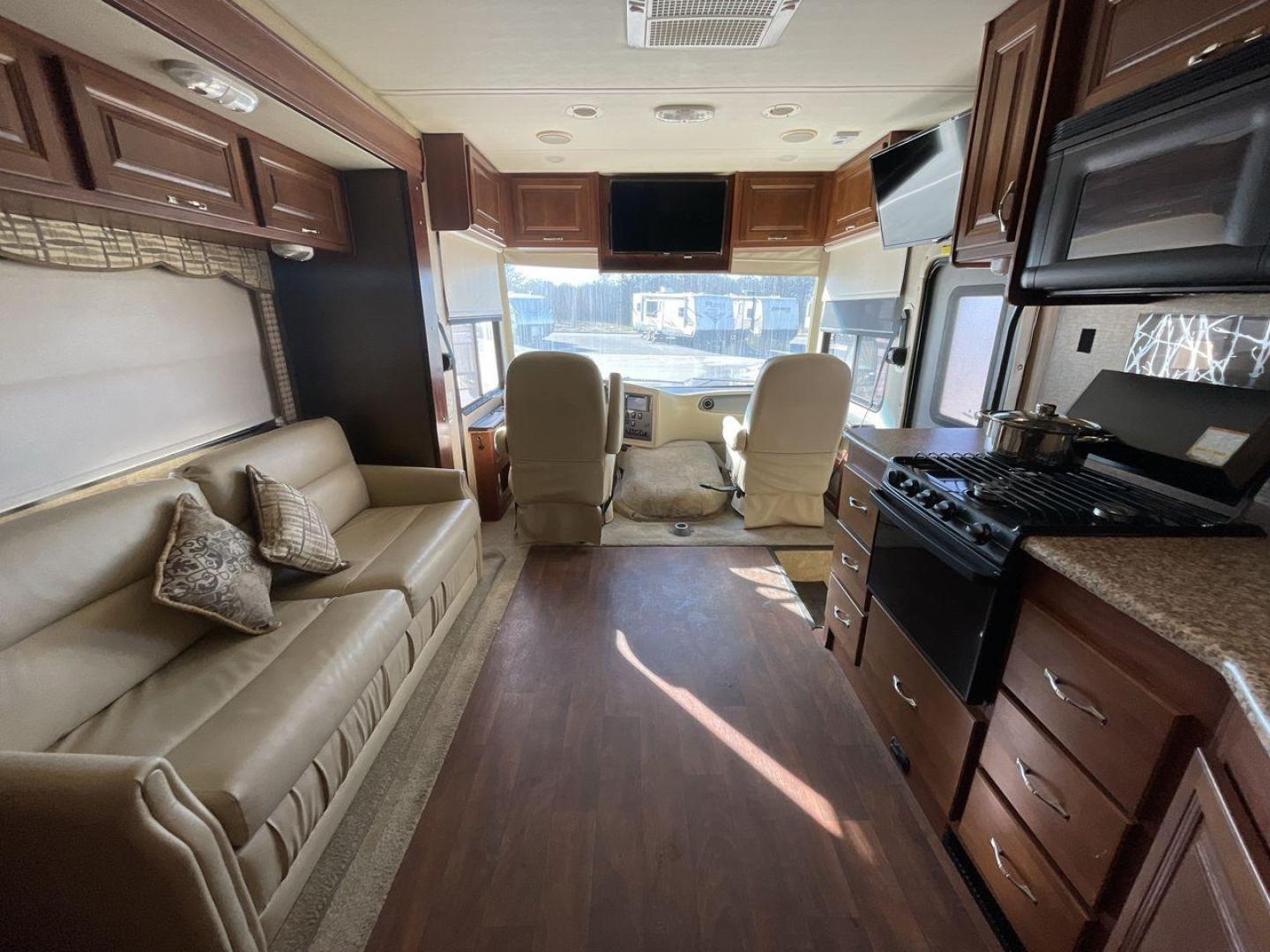 2014 BROWN HOLIDAY RAMBLER VACATIONER 33SFD - (1F66F5DY0D0) with an 6.8L V10 SOHC 30V engine, Length: 35 ft. | Slides: 2 transmission, located at 4319 N Main Street, Cleburne, TX, 76033, (817) 221-0660, 32.435829, -97.384178 - The 2014 Holiday Rambler Vacationer 33SFD is a premium Class A motorhome that blends comfort and style for an unparalleled travel experience. This meticulously designed model is built on a Ford F53 chassis, powered by a robust Triton V10 engine to ensure a smooth and powerful ride. The Vacationer 33 - Photo#11