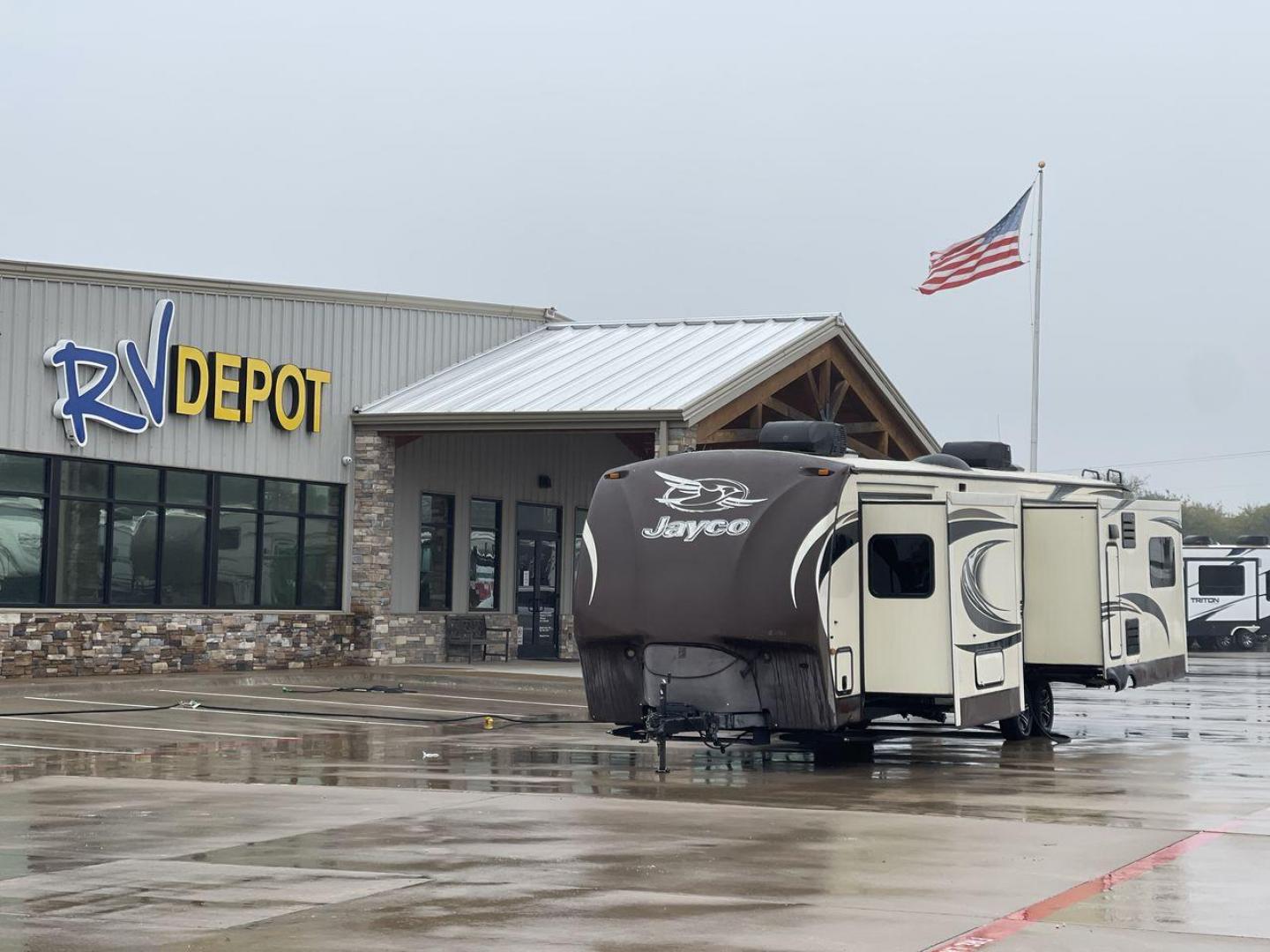 2014 BEIGE JAYCO EAGLEPREMIER 338RETS (1UJBJ0BU9E1) , Length: 39 ft. | Dry Weight: 8,590 lbs. | Gross Weight: 10,950 lbs. | Slides: 3 transmission, located at 4319 N Main Street, Cleburne, TX, 76033, (817) 221-0660, 32.435829, -97.384178 - Photo#0