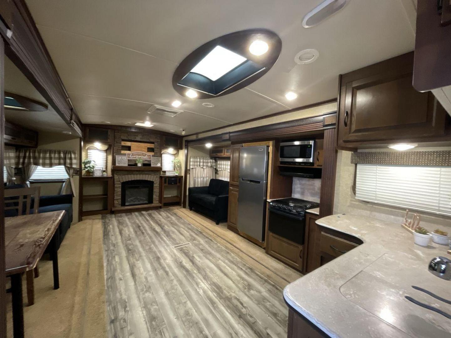 2014 BEIGE JAYCO EAGLEPREMIER 338RETS (1UJBJ0BU9E1) , Length: 39 ft. | Dry Weight: 8,590 lbs. | Gross Weight: 10,950 lbs. | Slides: 3 transmission, located at 4319 N Main Street, Cleburne, TX, 76033, (817) 221-0660, 32.435829, -97.384178 - Photo#11