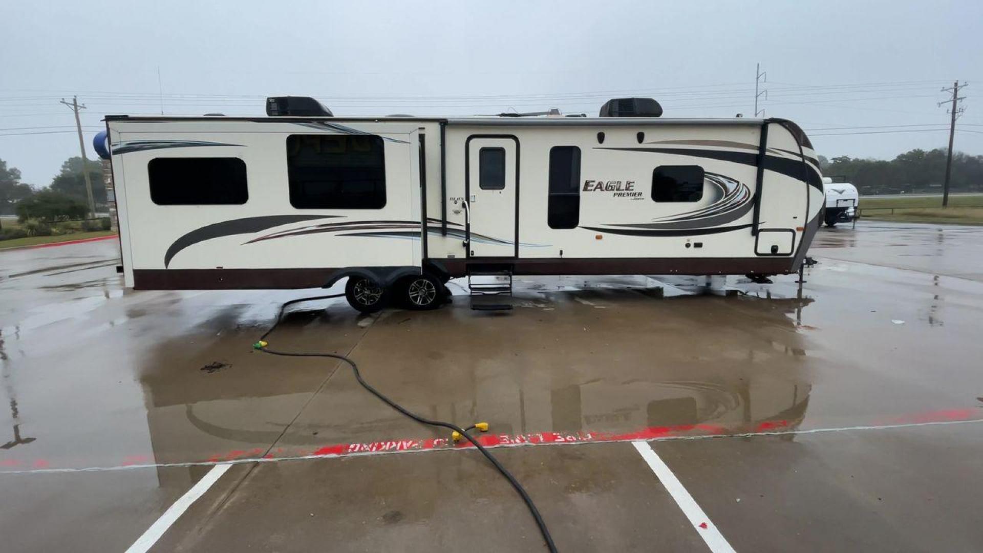 2014 BEIGE JAYCO EAGLEPREMIER 338RETS (1UJBJ0BU9E1) , Length: 39 ft. | Dry Weight: 8,590 lbs. | Gross Weight: 10,950 lbs. | Slides: 3 transmission, located at 4319 N Main Street, Cleburne, TX, 76033, (817) 221-0660, 32.435829, -97.384178 - Photo#2