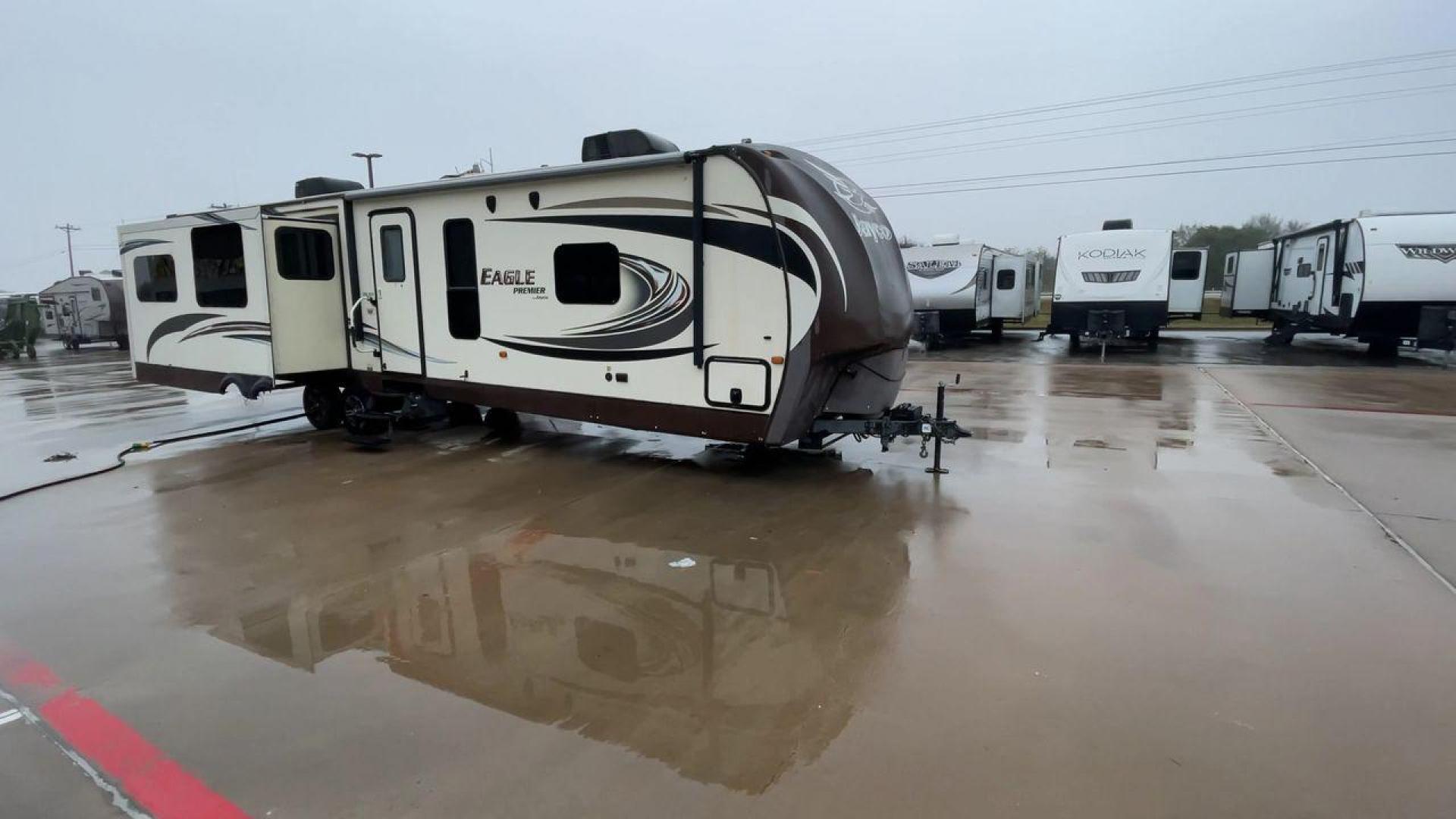 2014 BEIGE JAYCO EAGLEPREMIER 338RETS (1UJBJ0BU9E1) , Length: 39 ft. | Dry Weight: 8,590 lbs. | Gross Weight: 10,950 lbs. | Slides: 3 transmission, located at 4319 N Main Street, Cleburne, TX, 76033, (817) 221-0660, 32.435829, -97.384178 - Photo#3