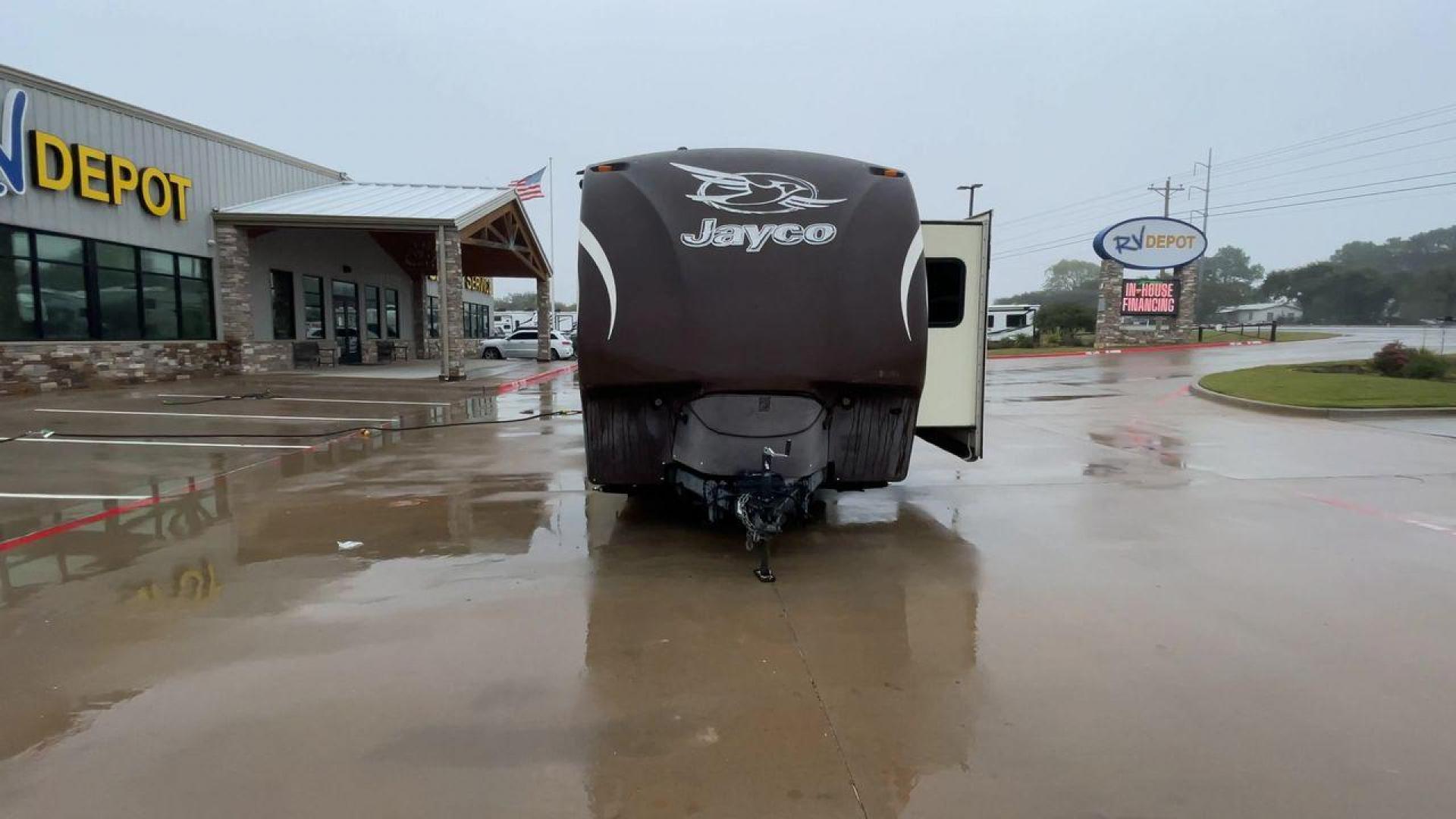 2014 BEIGE JAYCO EAGLEPREMIER 338RETS (1UJBJ0BU9E1) , Length: 39 ft. | Dry Weight: 8,590 lbs. | Gross Weight: 10,950 lbs. | Slides: 3 transmission, located at 4319 N Main Street, Cleburne, TX, 76033, (817) 221-0660, 32.435829, -97.384178 - Photo#4