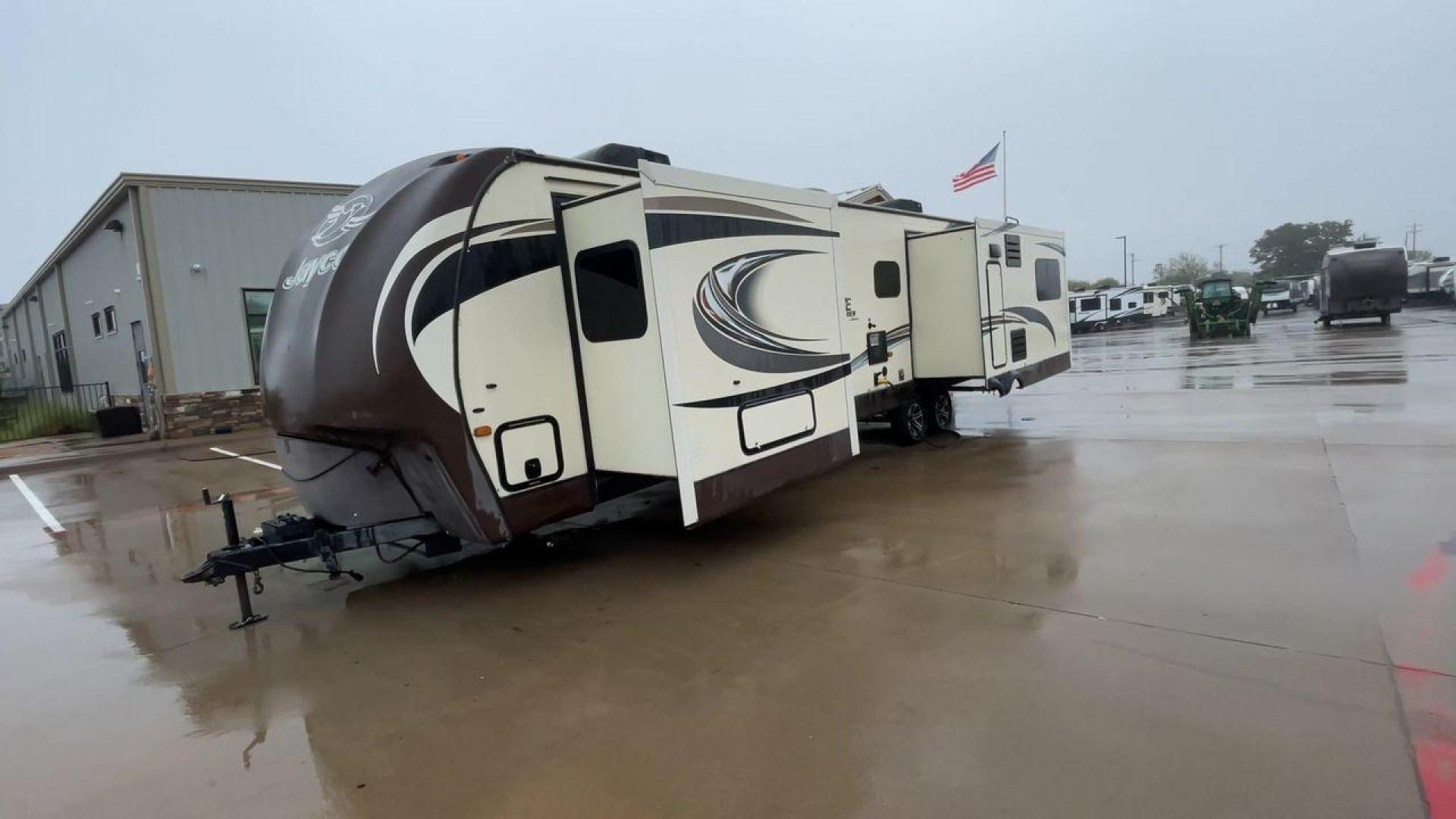 2014 BEIGE JAYCO EAGLEPREMIER 338RETS (1UJBJ0BU9E1) , Length: 39 ft. | Dry Weight: 8,590 lbs. | Gross Weight: 10,950 lbs. | Slides: 3 transmission, located at 4319 N Main Street, Cleburne, TX, 76033, (817) 221-0660, 32.435829, -97.384178 - Photo#5