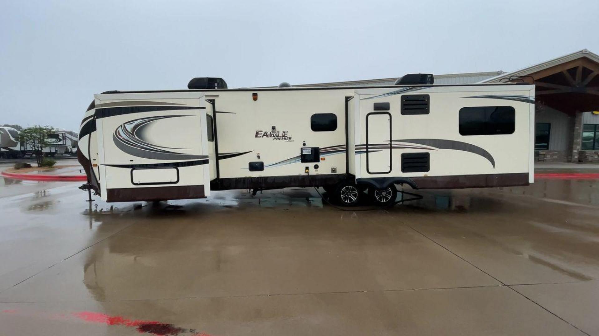 2014 BEIGE JAYCO EAGLEPREMIER 338RETS (1UJBJ0BU9E1) , Length: 39 ft. | Dry Weight: 8,590 lbs. | Gross Weight: 10,950 lbs. | Slides: 3 transmission, located at 4319 N Main Street, Cleburne, TX, 76033, (817) 221-0660, 32.435829, -97.384178 - Photo#6