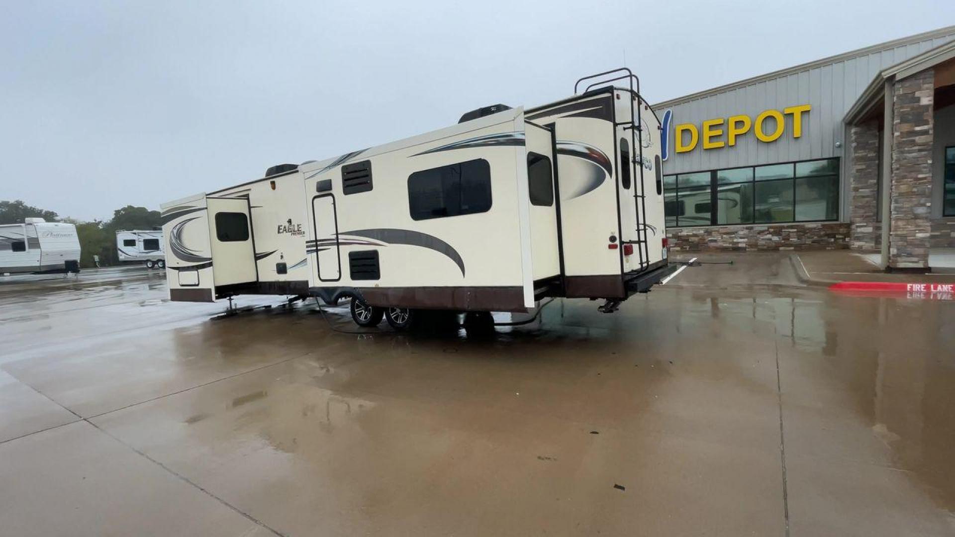 2014 BEIGE JAYCO EAGLEPREMIER 338RETS (1UJBJ0BU9E1) , Length: 39 ft. | Dry Weight: 8,590 lbs. | Gross Weight: 10,950 lbs. | Slides: 3 transmission, located at 4319 N Main Street, Cleburne, TX, 76033, (817) 221-0660, 32.435829, -97.384178 - Photo#7