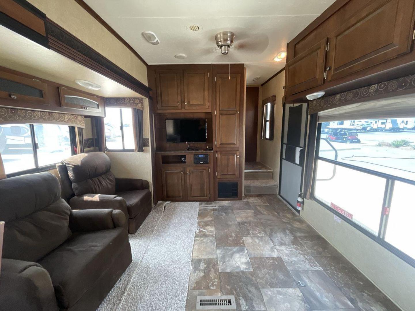 2014 WHITE JAYCO EAGLE 285RKDS (1UJCJ0BP7E2) , located at 4319 N Main Street, Cleburne, TX, 76033, (817) 221-0660, 32.435829, -97.384178 - This 2014 Jayco Eagle Fifth Wheel measures just over 32 feet tall and 8 feet wide with a dry weight of 8,390 lbs. It has a GVWR of 10,500 lbs and a hitch weight of 1,725 lbs. This unit also comes with standard automatic heating and automatic cooling rated at 13,500 BTUs. The exterior of this model i - Photo#11