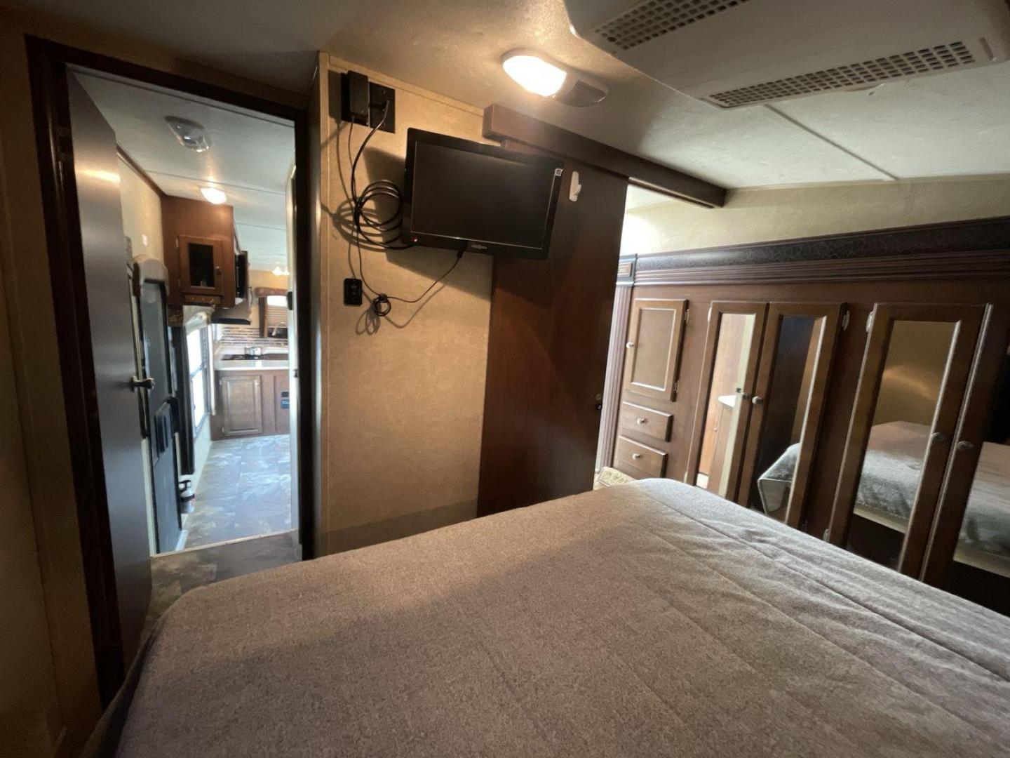 2014 WHITE JAYCO EAGLE 285RKDS (1UJCJ0BP7E2) , located at 4319 N Main Street, Cleburne, TX, 76033, (817) 221-0660, 32.435829, -97.384178 - This 2014 Jayco Eagle Fifth Wheel measures just over 32 feet tall and 8 feet wide with a dry weight of 8,390 lbs. It has a GVWR of 10,500 lbs and a hitch weight of 1,725 lbs. This unit also comes with standard automatic heating and automatic cooling rated at 13,500 BTUs. The exterior of this model i - Photo#18