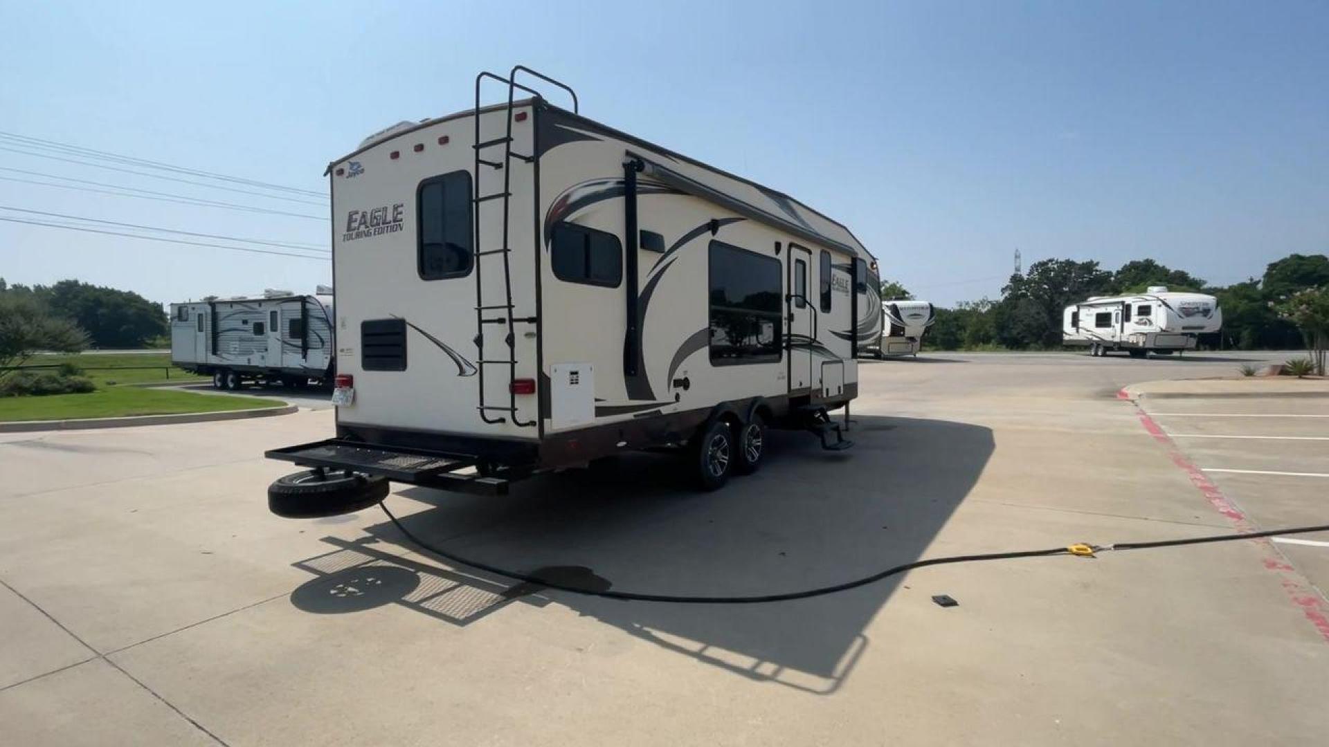 2014 WHITE JAYCO EAGLE 285RKDS (1UJCJ0BP7E2) , located at 4319 N Main Street, Cleburne, TX, 76033, (817) 221-0660, 32.435829, -97.384178 - This 2014 Jayco Eagle Fifth Wheel measures just over 32 feet tall and 8 feet wide with a dry weight of 8,390 lbs. It has a GVWR of 10,500 lbs and a hitch weight of 1,725 lbs. This unit also comes with standard automatic heating and automatic cooling rated at 13,500 BTUs. The exterior of this model i - Photo#1