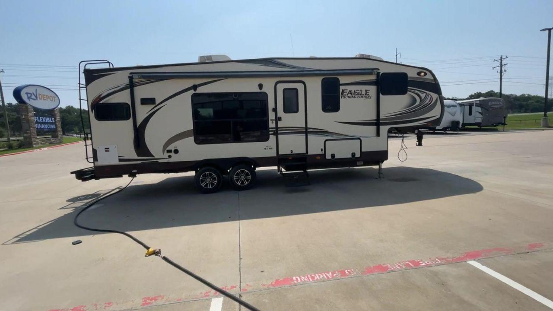 2014 WHITE JAYCO EAGLE 285RKDS (1UJCJ0BP7E2) , located at 4319 N Main Street, Cleburne, TX, 76033, (817) 221-0660, 32.435829, -97.384178 - This 2014 Jayco Eagle Fifth Wheel measures just over 32 feet tall and 8 feet wide with a dry weight of 8,390 lbs. It has a GVWR of 10,500 lbs and a hitch weight of 1,725 lbs. This unit also comes with standard automatic heating and automatic cooling rated at 13,500 BTUs. The exterior of this model i - Photo#2