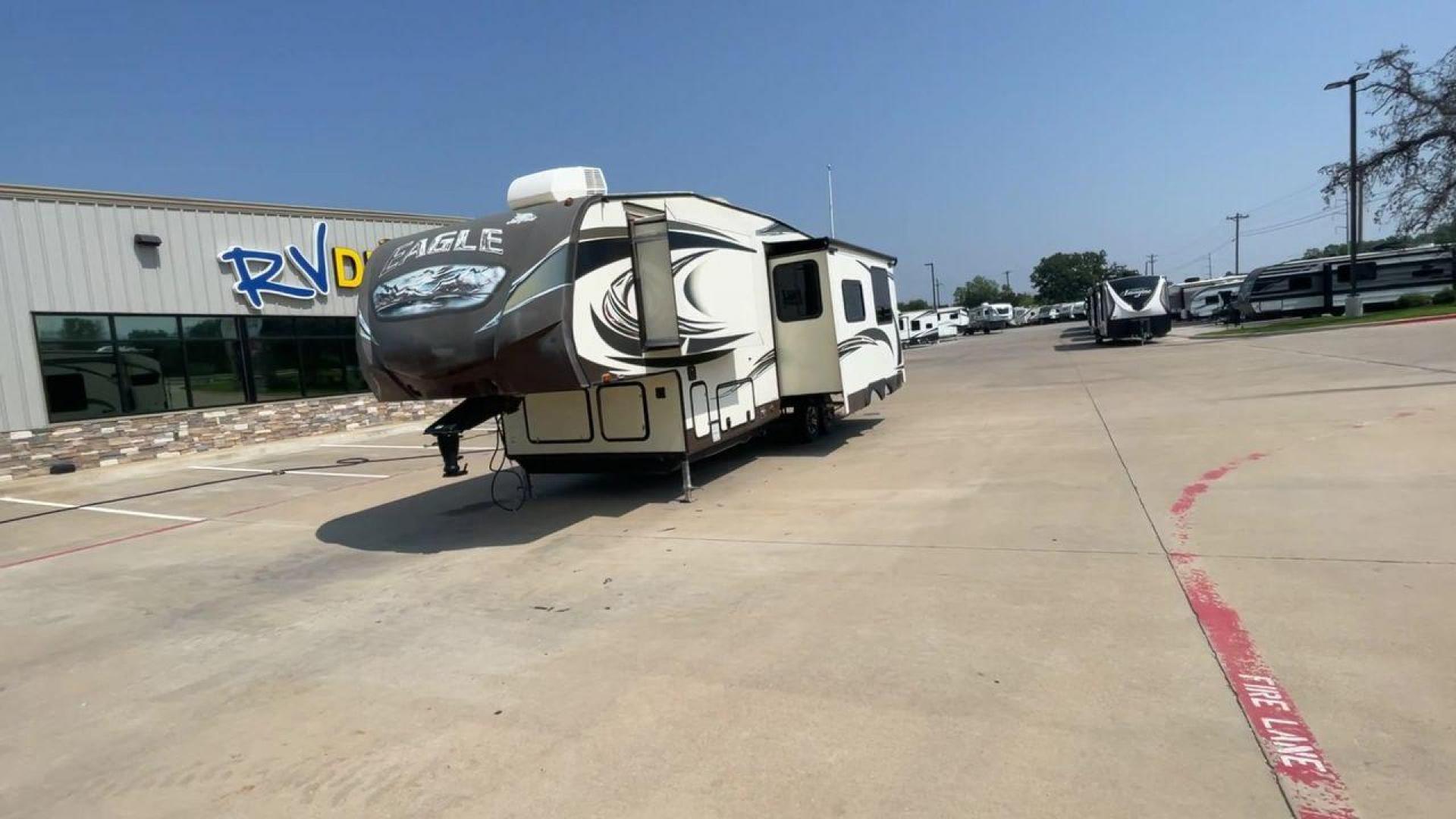 2014 WHITE JAYCO EAGLE 285RKDS (1UJCJ0BP7E2) , located at 4319 N Main Street, Cleburne, TX, 76033, (817) 221-0660, 32.435829, -97.384178 - This 2014 Jayco Eagle Fifth Wheel measures just over 32 feet tall and 8 feet wide with a dry weight of 8,390 lbs. It has a GVWR of 10,500 lbs and a hitch weight of 1,725 lbs. This unit also comes with standard automatic heating and automatic cooling rated at 13,500 BTUs. The exterior of this model i - Photo#5