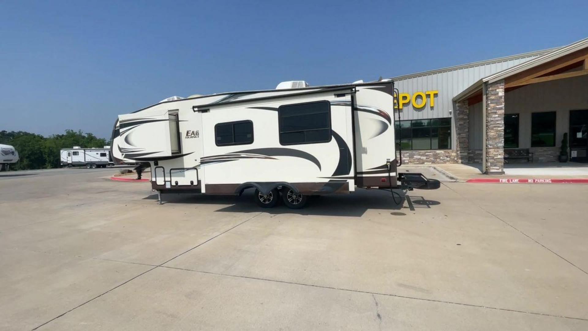 2014 WHITE JAYCO EAGLE 285RKDS (1UJCJ0BP7E2) , located at 4319 N Main Street, Cleburne, TX, 76033, (817) 221-0660, 32.435829, -97.384178 - This 2014 Jayco Eagle Fifth Wheel measures just over 32 feet tall and 8 feet wide with a dry weight of 8,390 lbs. It has a GVWR of 10,500 lbs and a hitch weight of 1,725 lbs. This unit also comes with standard automatic heating and automatic cooling rated at 13,500 BTUs. The exterior of this model i - Photo#7