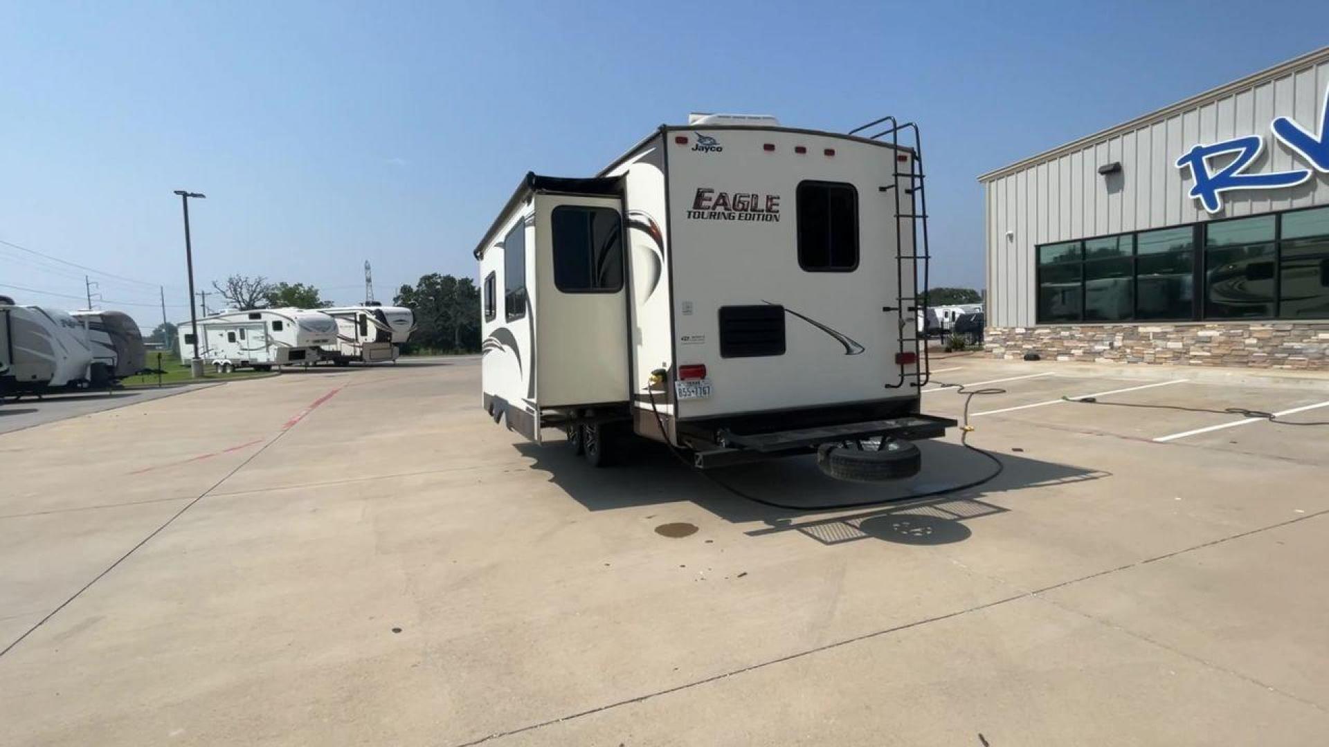 2014 WHITE JAYCO EAGLE 285RKDS (1UJCJ0BP7E2) , located at 4319 N Main Street, Cleburne, TX, 76033, (817) 221-0660, 32.435829, -97.384178 - This 2014 Jayco Eagle Fifth Wheel measures just over 32 feet tall and 8 feet wide with a dry weight of 8,390 lbs. It has a GVWR of 10,500 lbs and a hitch weight of 1,725 lbs. This unit also comes with standard automatic heating and automatic cooling rated at 13,500 BTUs. The exterior of this model i - Photo#8