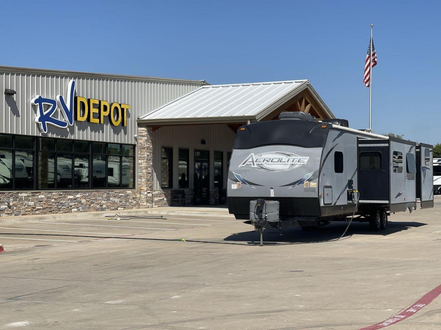 2014 KEYSTONE AEROLITE 319BHSS (47CTAET21EK) , Length: 36.92 ft. | Dry Weight: 8,084 lbs. | Slides: 3 transmission, located at 4319 N Main Street, Cleburne, TX, 76033, (817) 221-0660, 32.435829, -97.384178 - The 2014 Keystone Aerolite 319BHSS is an expansive 36.92-foot travel trailer that offers comfort and convenience for long-term travel or weekend getaways. With a dry weight of 8,084 lbs. and three slides, it provides ample space for the entire family. Upon entering, you're greeted by a beautifully d - Photo#0