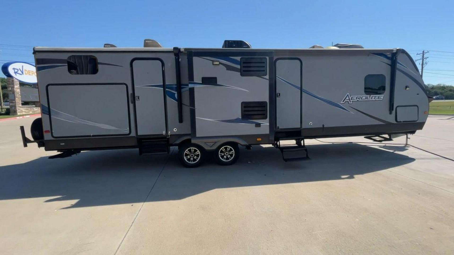 2014 KEYSTONE AEROLITE 319BHSS (47CTAET21EK) , Length: 36.92 ft. | Dry Weight: 8,084 lbs. | Slides: 3 transmission, located at 4319 N Main Street, Cleburne, TX, 76033, (817) 221-0660, 32.435829, -97.384178 - The 2014 Keystone Aerolite 319BHSS is an expansive 36.92-foot travel trailer that offers comfort and convenience for long-term travel or weekend getaways. With a dry weight of 8,084 lbs. and three slides, it provides ample space for the entire family. Upon entering, you're greeted by a beautifully d - Photo#2