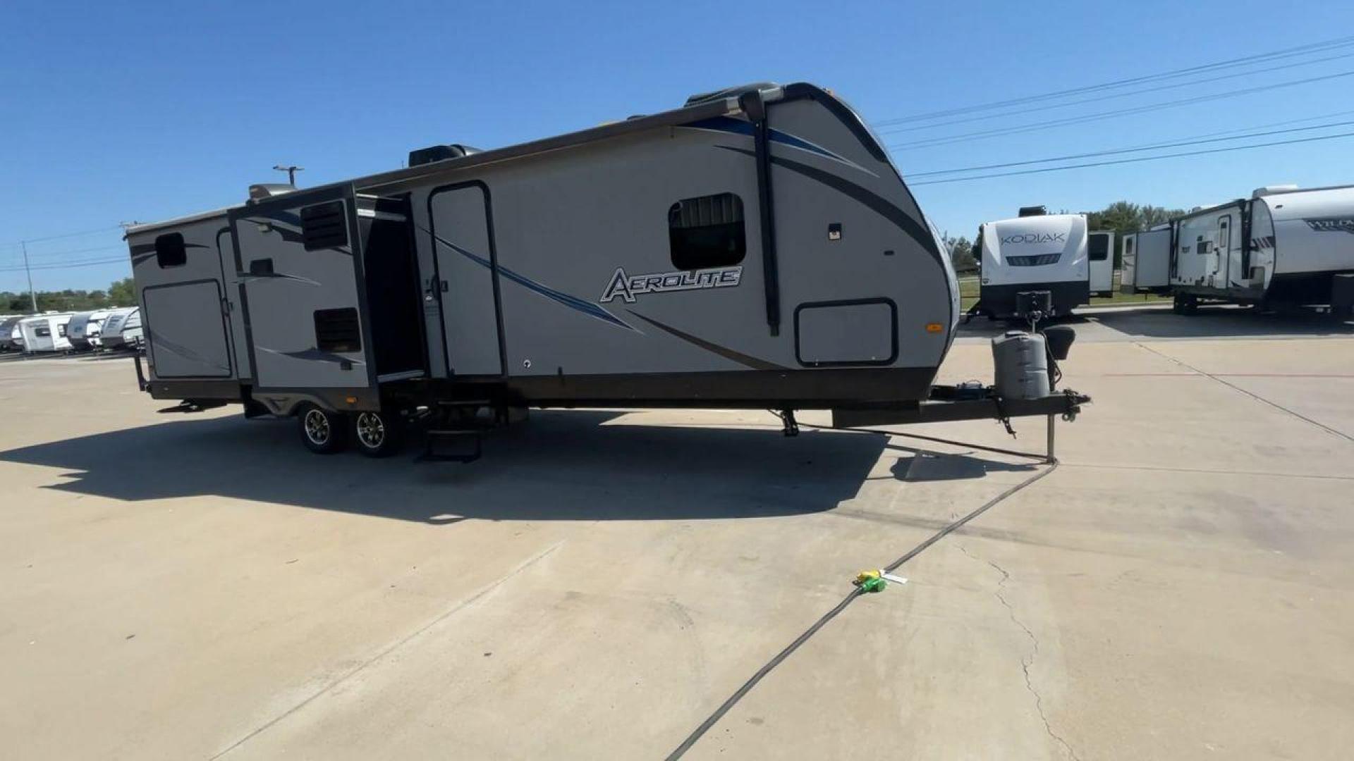 2014 KEYSTONE AEROLITE 319BHSS (47CTAET21EK) , Length: 36.92 ft. | Dry Weight: 8,084 lbs. | Slides: 3 transmission, located at 4319 N Main Street, Cleburne, TX, 76033, (817) 221-0660, 32.435829, -97.384178 - The 2014 Keystone Aerolite 319BHSS is an expansive 36.92-foot travel trailer that offers comfort and convenience for long-term travel or weekend getaways. With a dry weight of 8,084 lbs. and three slides, it provides ample space for the entire family. Upon entering, you're greeted by a beautifully d - Photo#3