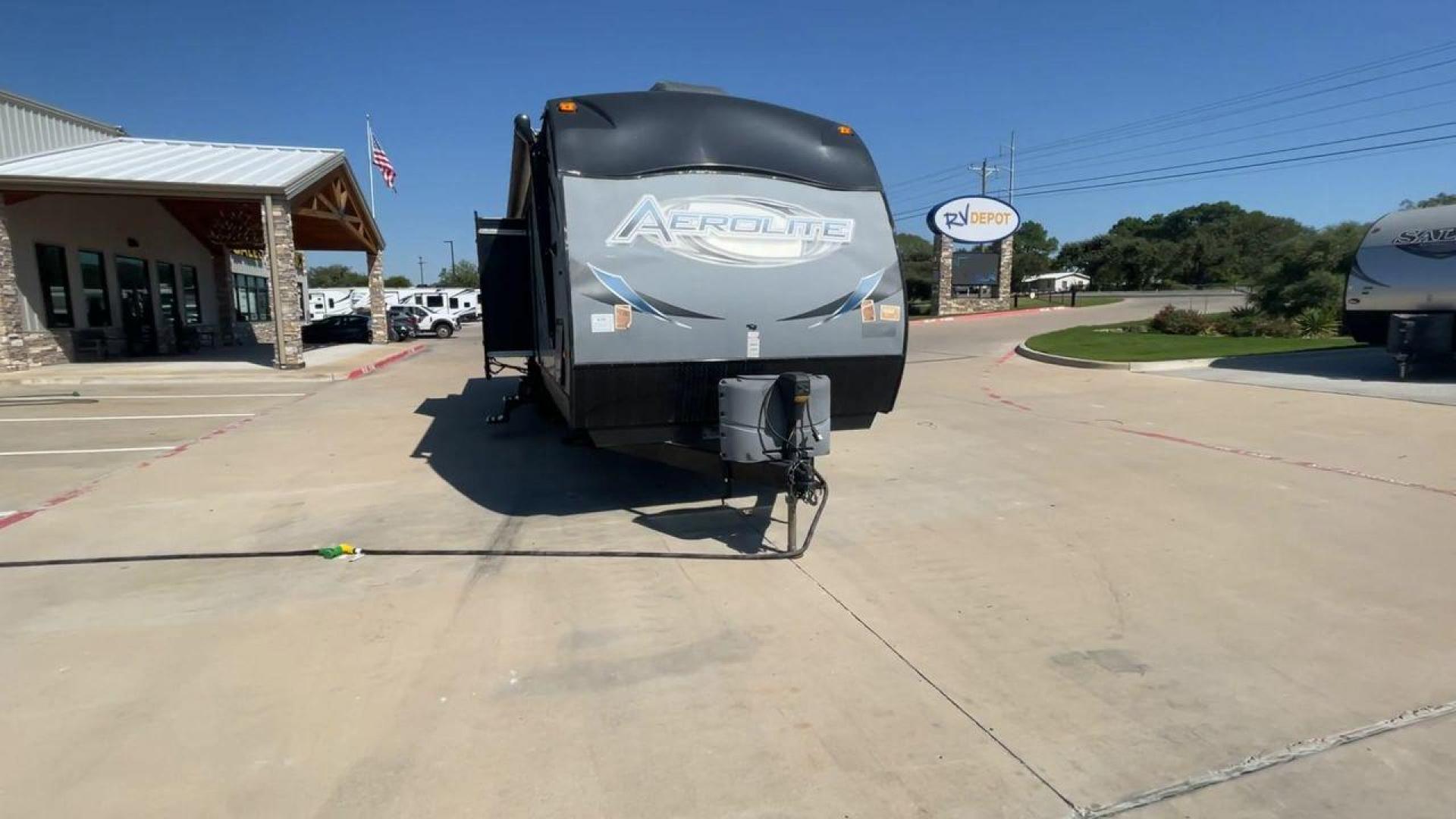 2014 KEYSTONE AEROLITE 319BHSS (47CTAET21EK) , Length: 36.92 ft. | Dry Weight: 8,084 lbs. | Slides: 3 transmission, located at 4319 N Main Street, Cleburne, TX, 76033, (817) 221-0660, 32.435829, -97.384178 - The 2014 Keystone Aerolite 319BHSS is an expansive 36.92-foot travel trailer that offers comfort and convenience for long-term travel or weekend getaways. With a dry weight of 8,084 lbs. and three slides, it provides ample space for the entire family. Upon entering, you're greeted by a beautifully d - Photo#4