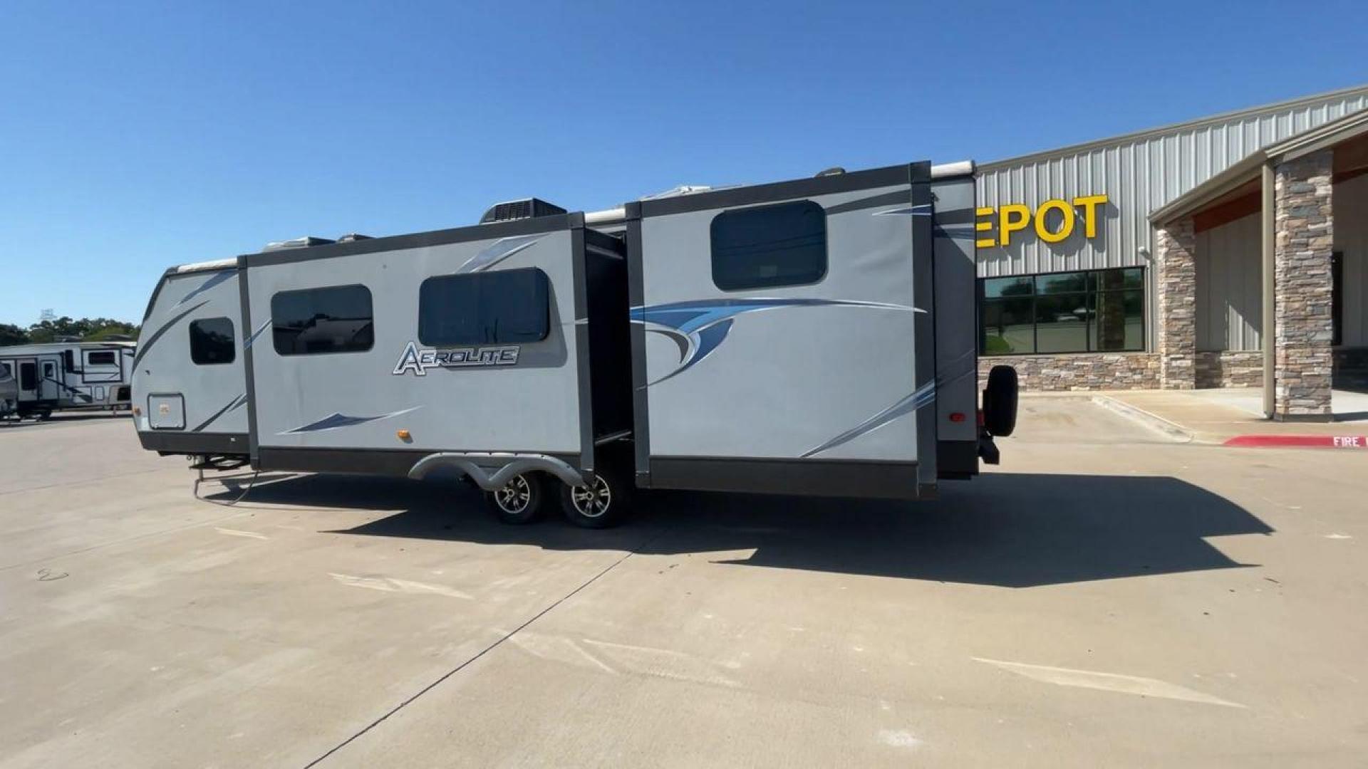 2014 KEYSTONE AEROLITE 319BHSS (47CTAET21EK) , Length: 36.92 ft. | Dry Weight: 8,084 lbs. | Slides: 3 transmission, located at 4319 N Main Street, Cleburne, TX, 76033, (817) 221-0660, 32.435829, -97.384178 - The 2014 Keystone Aerolite 319BHSS is an expansive 36.92-foot travel trailer that offers comfort and convenience for long-term travel or weekend getaways. With a dry weight of 8,084 lbs. and three slides, it provides ample space for the entire family. Upon entering, you're greeted by a beautifully d - Photo#7