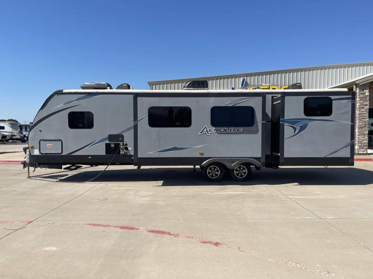 2014 KEYSTONE AEROLITE 319BHSS (47CTAET21EK) , Length: 36.92 ft. | Dry Weight: 8,084 lbs. | Slides: 3 transmission, located at 4319 N Main Street, Cleburne, TX, 76033, (817) 221-0660, 32.435829, -97.384178 - The 2014 Keystone Aerolite 319BHSS is an expansive 36.92-foot travel trailer that offers comfort and convenience for long-term travel or weekend getaways. With a dry weight of 8,084 lbs. and three slides, it provides ample space for the entire family. Upon entering, you're greeted by a beautifully d - Photo#24