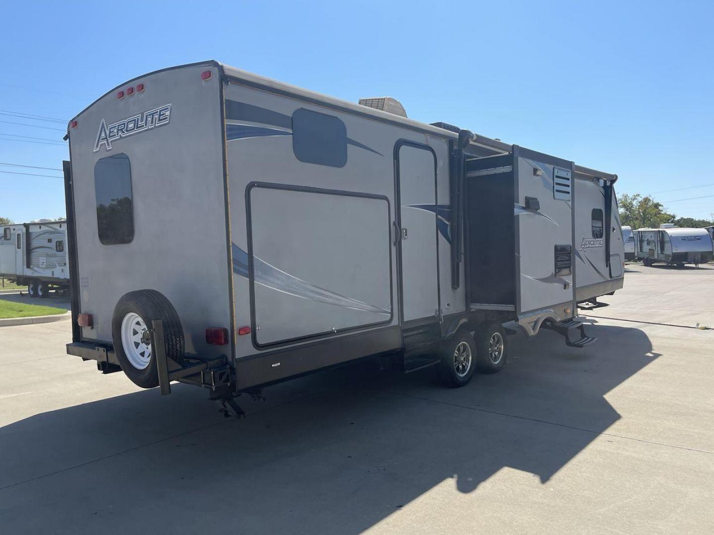 2014 KEYSTONE AEROLITE 319BHSS (47CTAET21EK) , Length: 36.92 ft. | Dry Weight: 8,084 lbs. | Slides: 3 transmission, located at 4319 N Main Street, Cleburne, TX, 76033, (817) 221-0660, 32.435829, -97.384178 - The 2014 Keystone Aerolite 319BHSS is an expansive 36.92-foot travel trailer that offers comfort and convenience for long-term travel or weekend getaways. With a dry weight of 8,084 lbs. and three slides, it provides ample space for the entire family. Upon entering, you're greeted by a beautifully d - Photo#25