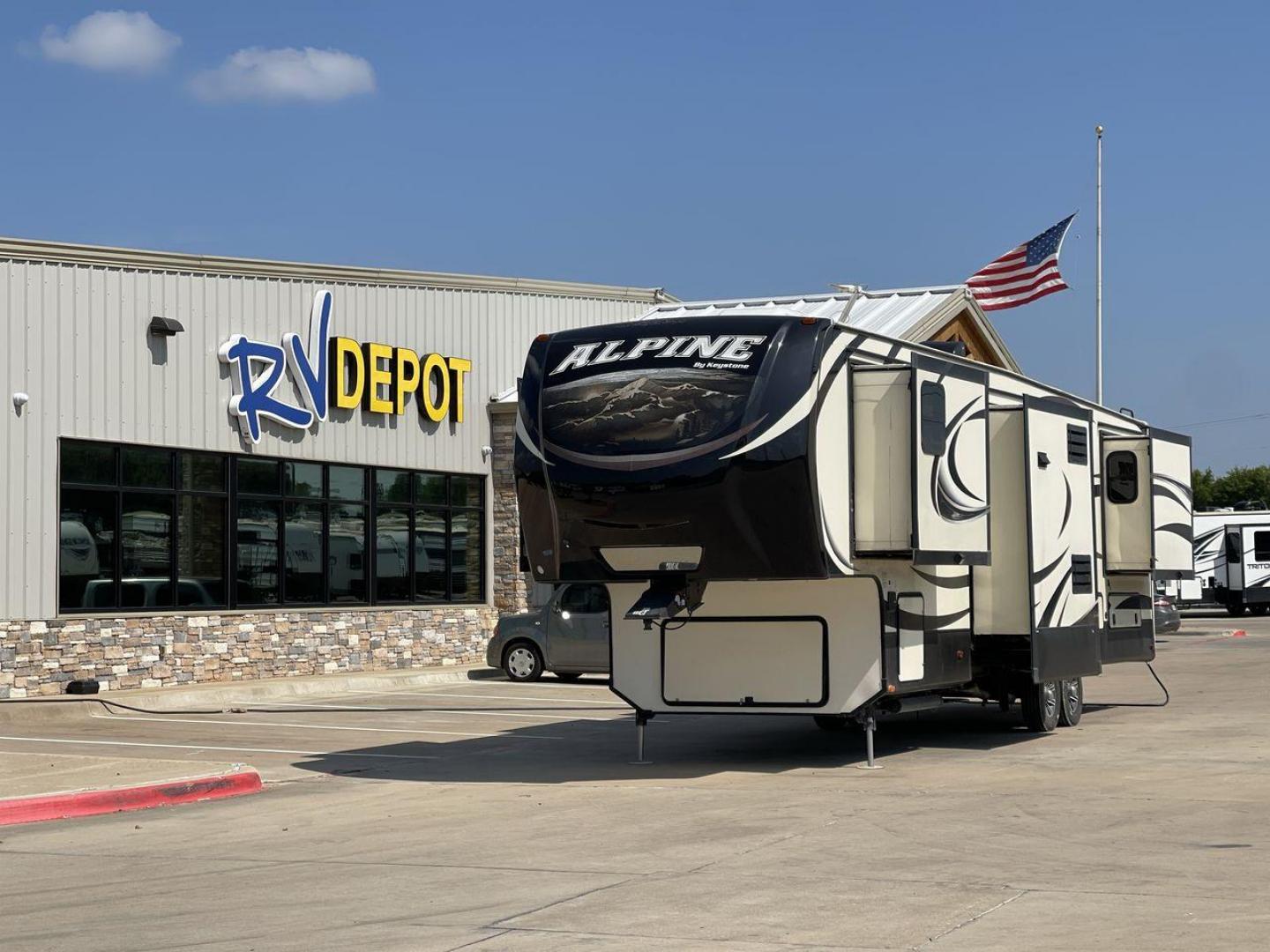 2014 GRAY KEYSTONE ALPINE 3620FL (4YDF36222EE) , Length: 39.08 ft. | Dry Weight: 12,370 lbs. | Gross Weight: 15,500 lbs. | Slides: 6 transmission, located at 4319 N Main Street, Cleburne, TX, 76033, (817) 221-0660, 32.435829, -97.384178 - Experience the 2014 Alpine 3620FL fifth wheel, the pinnacle of comfort and elegance. This RV, painstakingly designed and built by Alpine, provides the best possible fifth wheel travel experience for individuals who want nothing less. The dimensions of this unit are 39.08 ft in length, 8 ft in width, - Photo#0