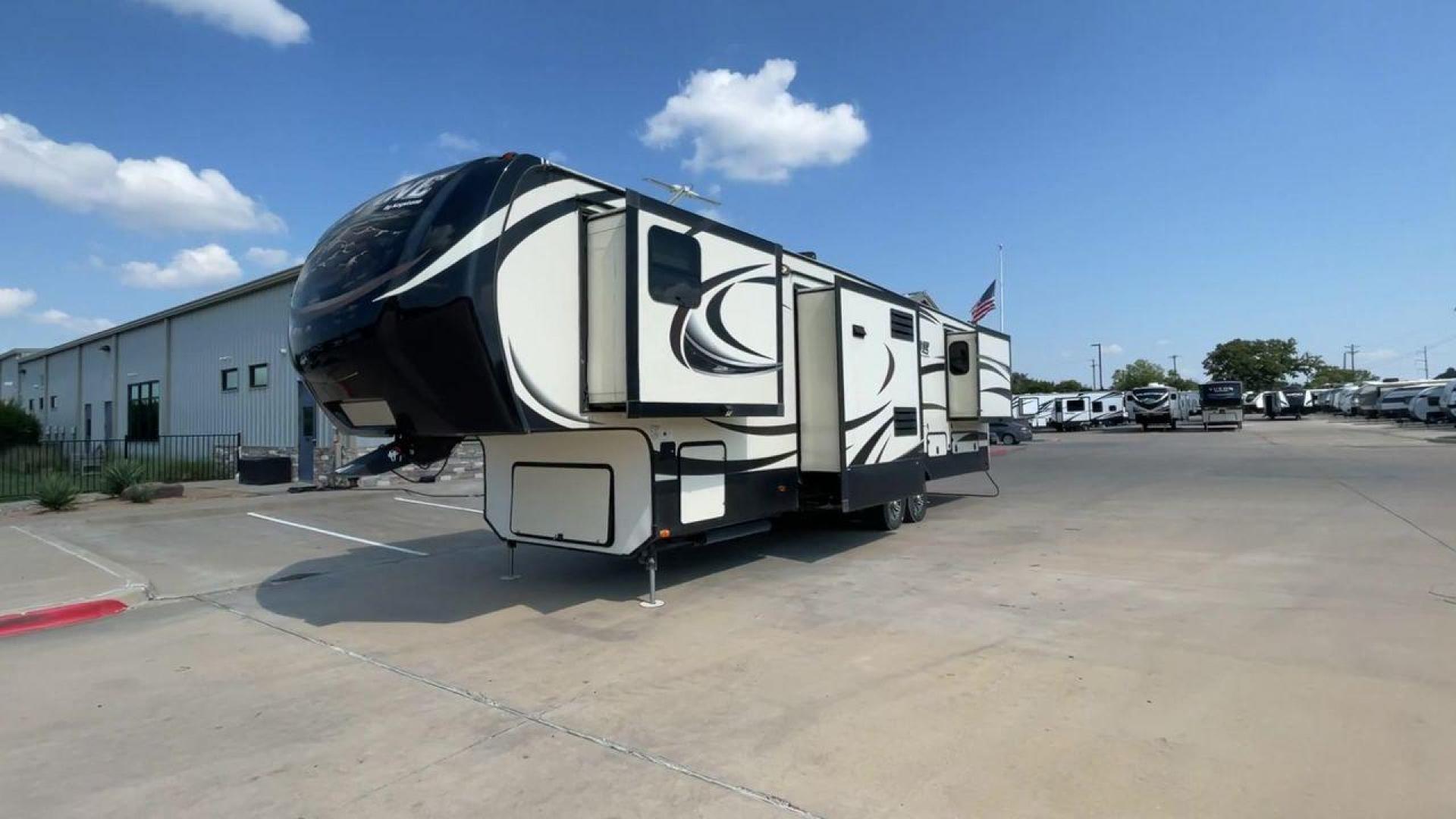 2014 GRAY KEYSTONE ALPINE 3620FL (4YDF36222EE) , Length: 39.08 ft. | Dry Weight: 12,370 lbs. | Gross Weight: 15,500 lbs. | Slides: 6 transmission, located at 4319 N Main Street, Cleburne, TX, 76033, (817) 221-0660, 32.435829, -97.384178 - Experience the 2014 Alpine 3620FL fifth wheel, the pinnacle of comfort and elegance. This RV, painstakingly designed and built by Alpine, provides the best possible fifth wheel travel experience for individuals who want nothing less. The dimensions of this unit are 39.08 ft in length, 8 ft in width, - Photo#5