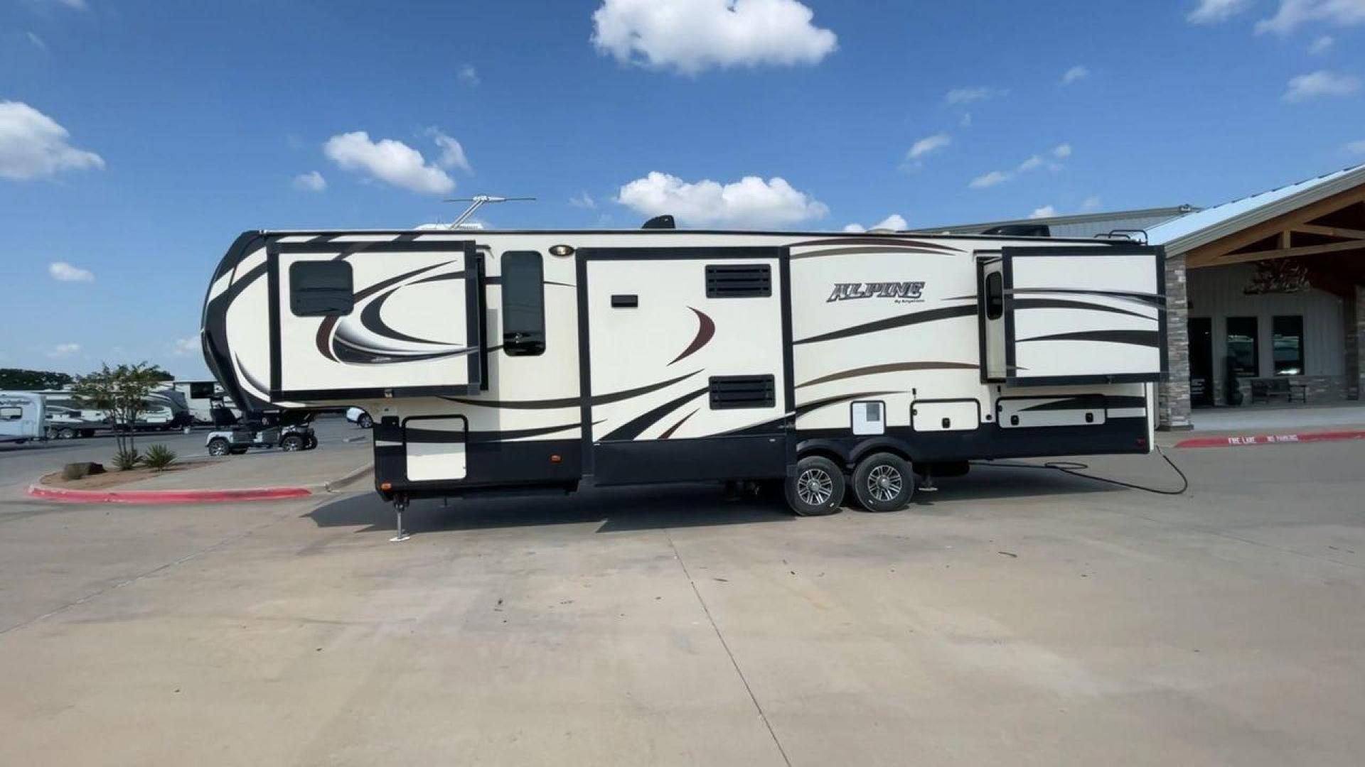 2014 GRAY KEYSTONE ALPINE 3620FL (4YDF36222EE) , Length: 39.08 ft. | Dry Weight: 12,370 lbs. | Gross Weight: 15,500 lbs. | Slides: 6 transmission, located at 4319 N Main Street, Cleburne, TX, 76033, (817) 221-0660, 32.435829, -97.384178 - Experience the 2014 Alpine 3620FL fifth wheel, the pinnacle of comfort and elegance. This RV, painstakingly designed and built by Alpine, provides the best possible fifth wheel travel experience for individuals who want nothing less. The dimensions of this unit are 39.08 ft in length, 8 ft in width, - Photo#6