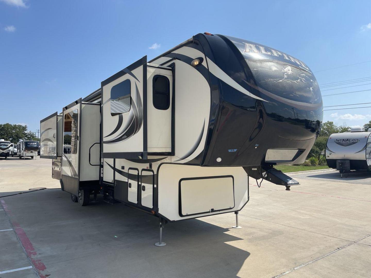 2014 GRAY KEYSTONE ALPINE 3620FL (4YDF36222EE) , Length: 39.08 ft. | Dry Weight: 12,370 lbs. | Gross Weight: 15,500 lbs. | Slides: 6 transmission, located at 4319 N Main Street, Cleburne, TX, 76033, (817) 221-0660, 32.435829, -97.384178 - Experience the 2014 Alpine 3620FL fifth wheel, the pinnacle of comfort and elegance. This RV, painstakingly designed and built by Alpine, provides the best possible fifth wheel travel experience for individuals who want nothing less. The dimensions of this unit are 39.08 ft in length, 8 ft in width, - Photo#23