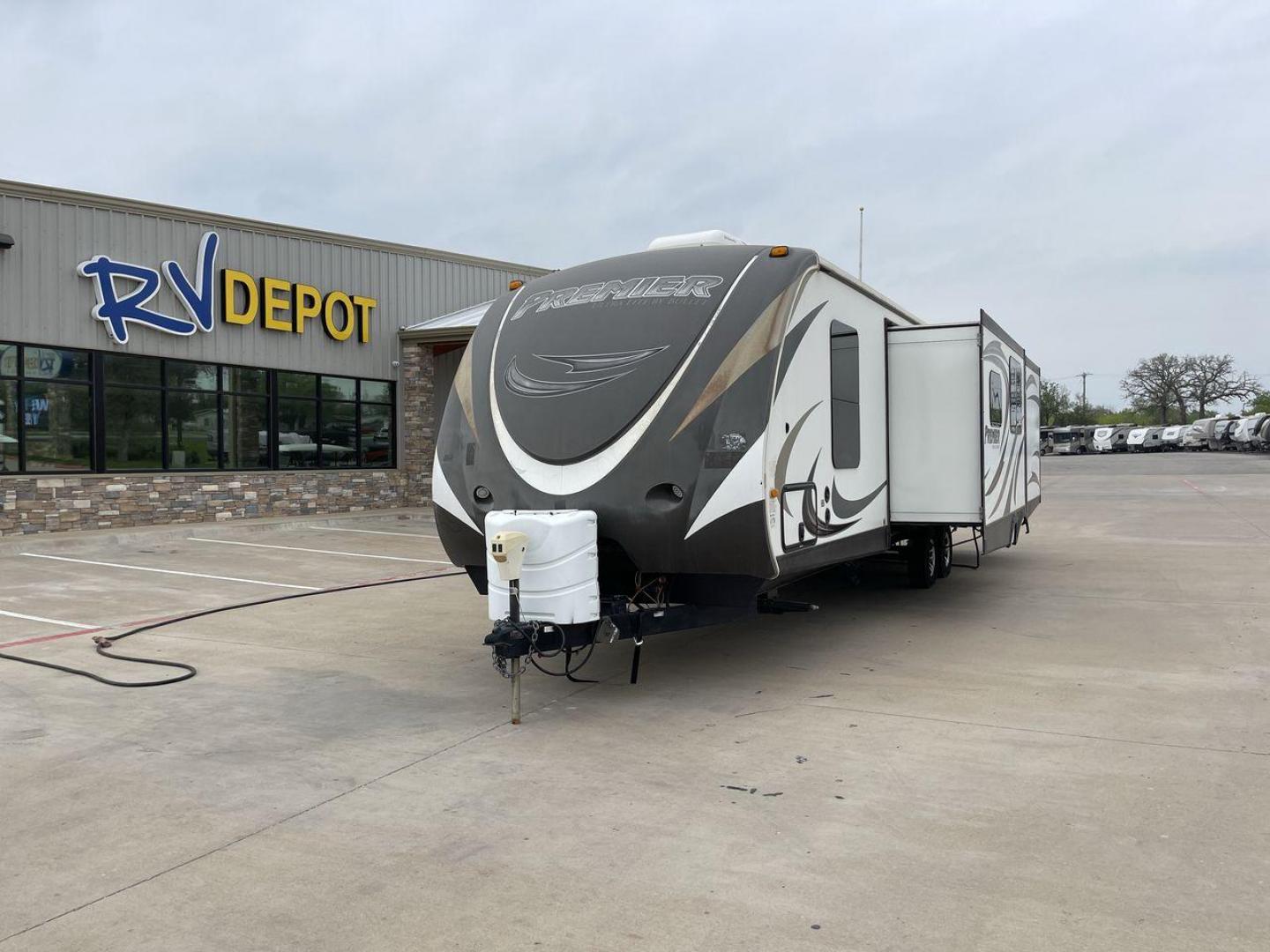 2014 KEYSTONE BULLET 34BHPR (4YDT34B25ED) , located at 4319 N Main Street, Cleburne, TX, 76033, (817) 221-0660, 32.435829, -97.384178 - Photo#0