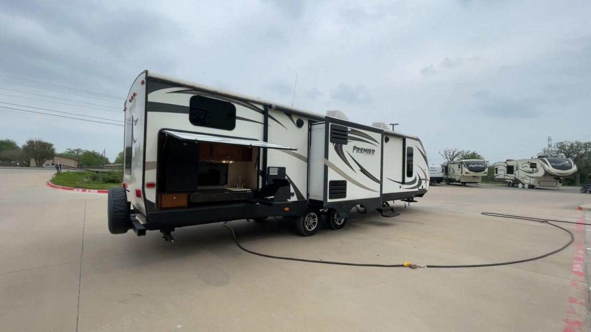 2014 KEYSTONE BULLET 34BHPR (4YDT34B25ED) , located at 4319 N Main Street, Cleburne, TX, 76033, (817) 221-0660, 32.435829, -97.384178 - Photo#1